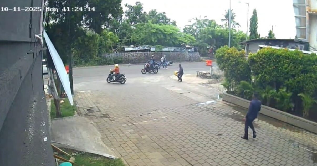 Viral Karyawan di Bekasi Jadi Korban Perampokan Saat Bawa Rp450 Juta Pakai Motor Viral Karyawan di Bekasi Jadi Korban Perampokan Saat Bawa Rp450 Juta Pakai Motor