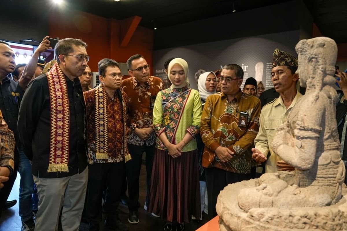 Menbud Fadli Zon Revitalisasi Taman Purbakala Pugungraharjo untuk Pelestarian Warisan Budaya Lampung Menbud Fadli Zon Revitalisasi Taman Purbakala Pugungraharjo untuk Pelestarian Warisan Budaya Lampung