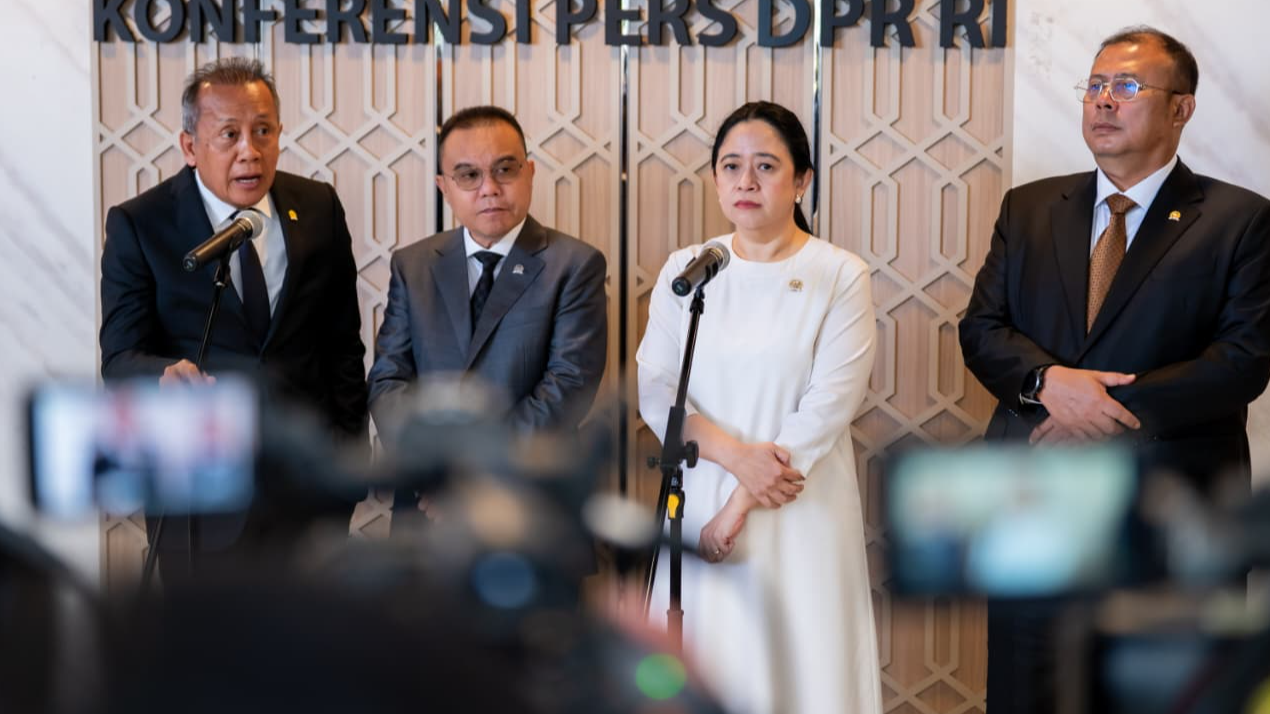 Puan Maharani Terima Laporan Fit and Proper Test 7 Calon Anggota Komisi Yudisial Puan Maharani Terima Laporan Fit and Proper Test 7 Calon Anggota Komisi Yudisial