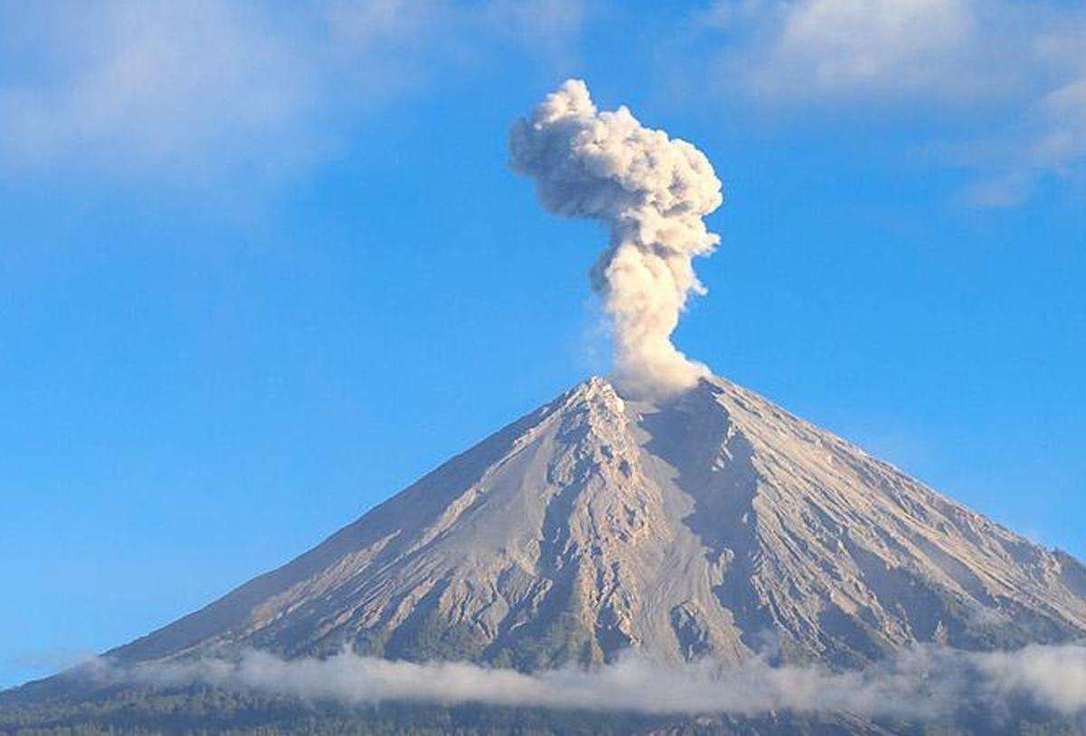 Erupsi Gunung Semeru Memburuk, Pemkab Lumajang Umumkan Tanggap Darurat Seminggu