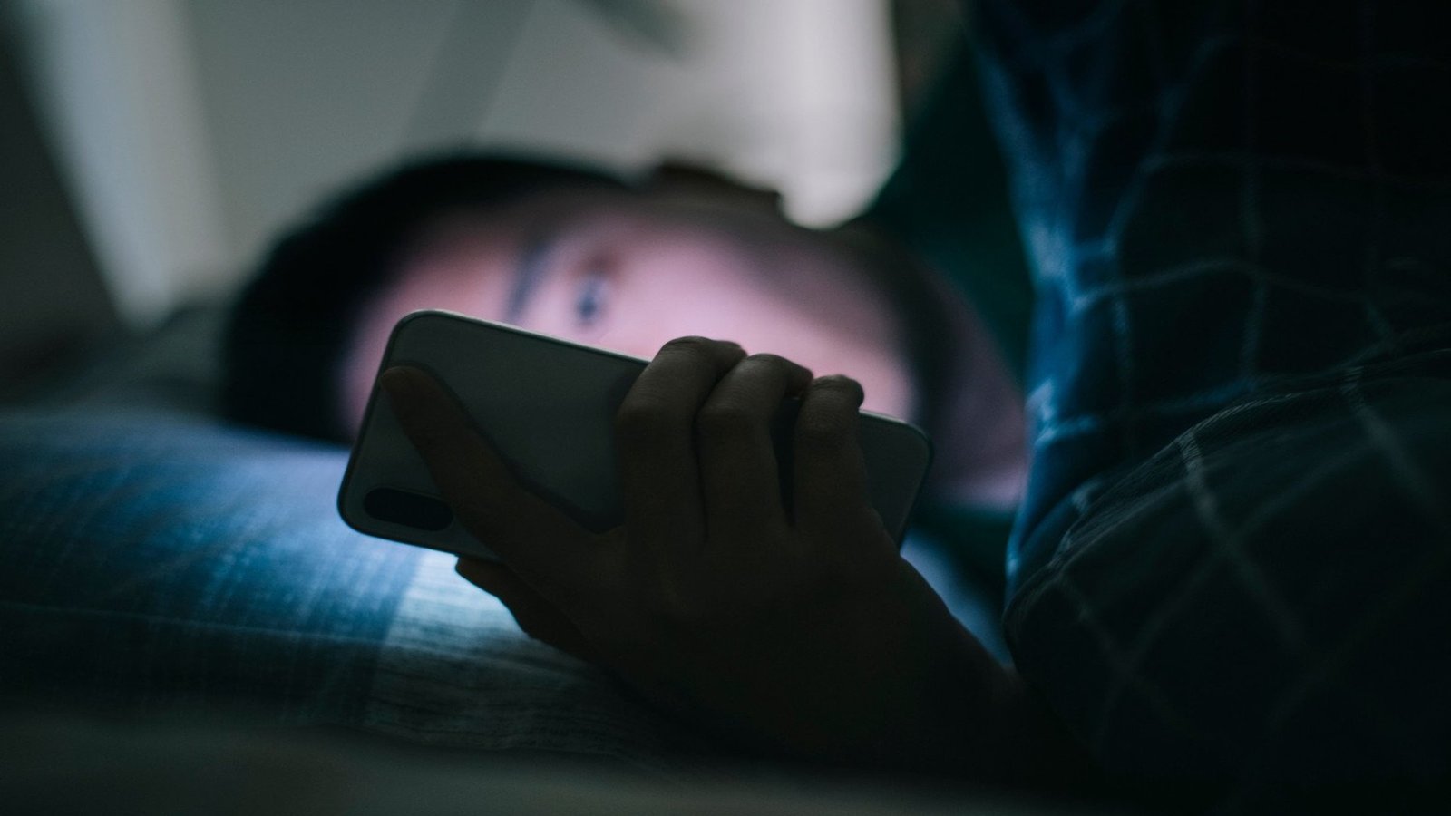 Sering Main Gadget sebelum Tidur? Ini Dampaknya pada Kualitas Istirahat