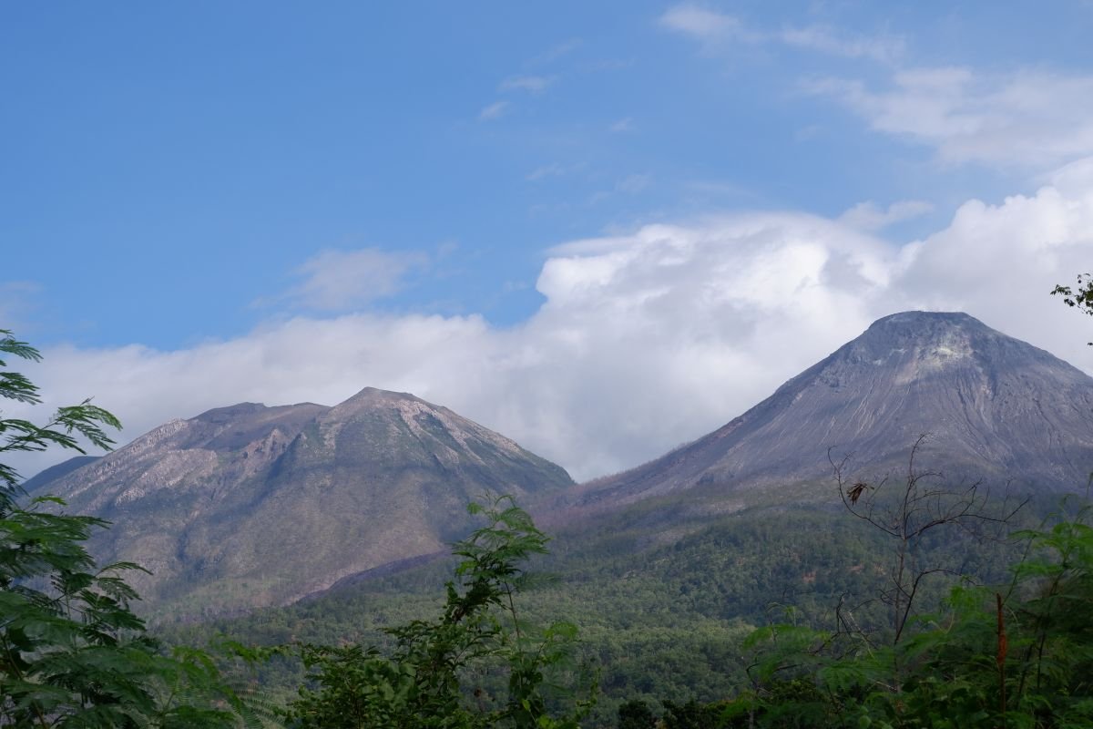 Aktivitas Gunung Lewotobi Laki-laki Menurun, Status Diturunkan dari Level IV ke Level III