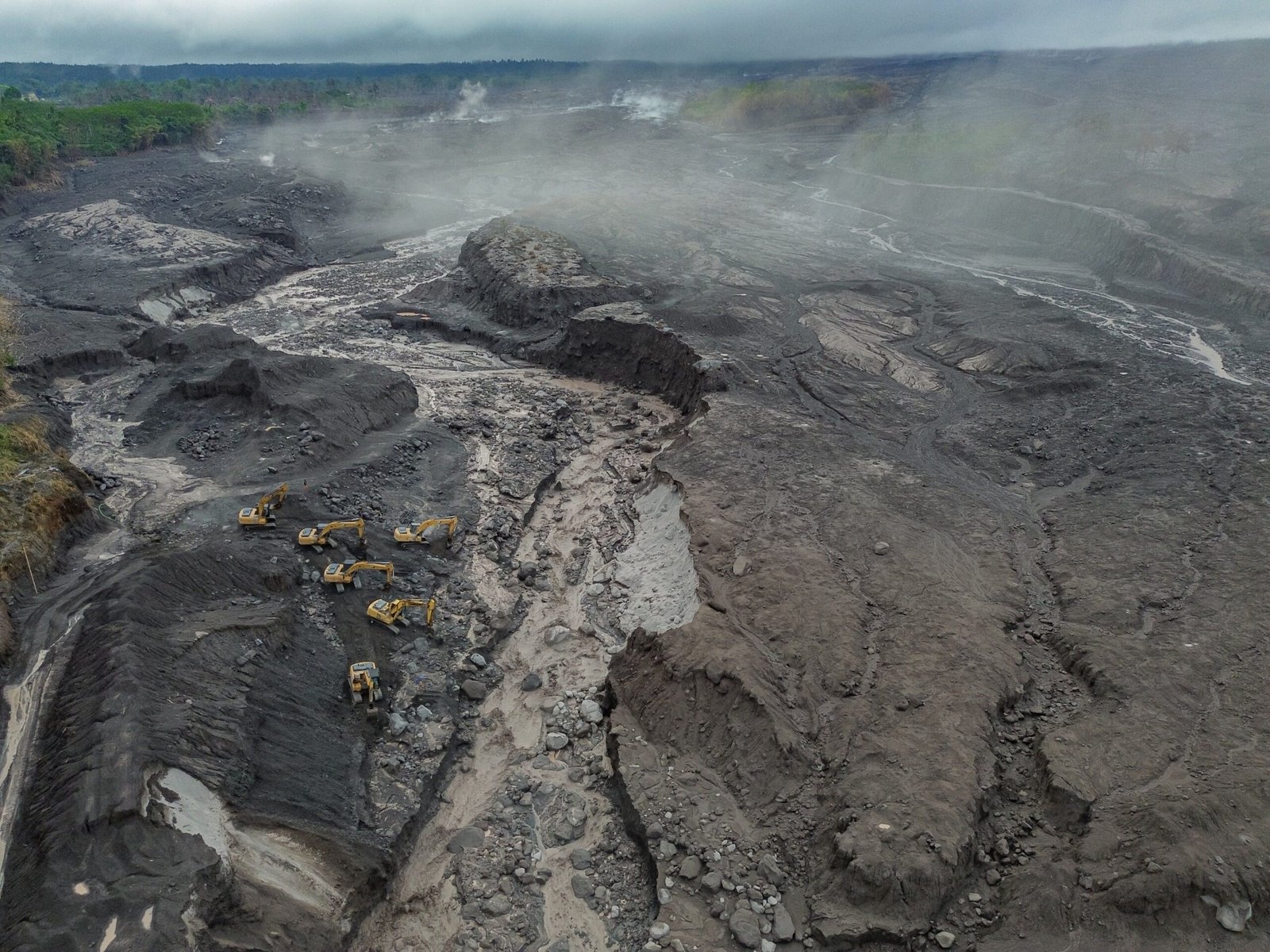 Update Gunung Semeru: Banjir Lahar Hujan dan Aktivitas Vulkanik Terpantau Update Gunung Semeru: Banjir Lahar Hujan dan Aktivitas Vulkanik Terpantau