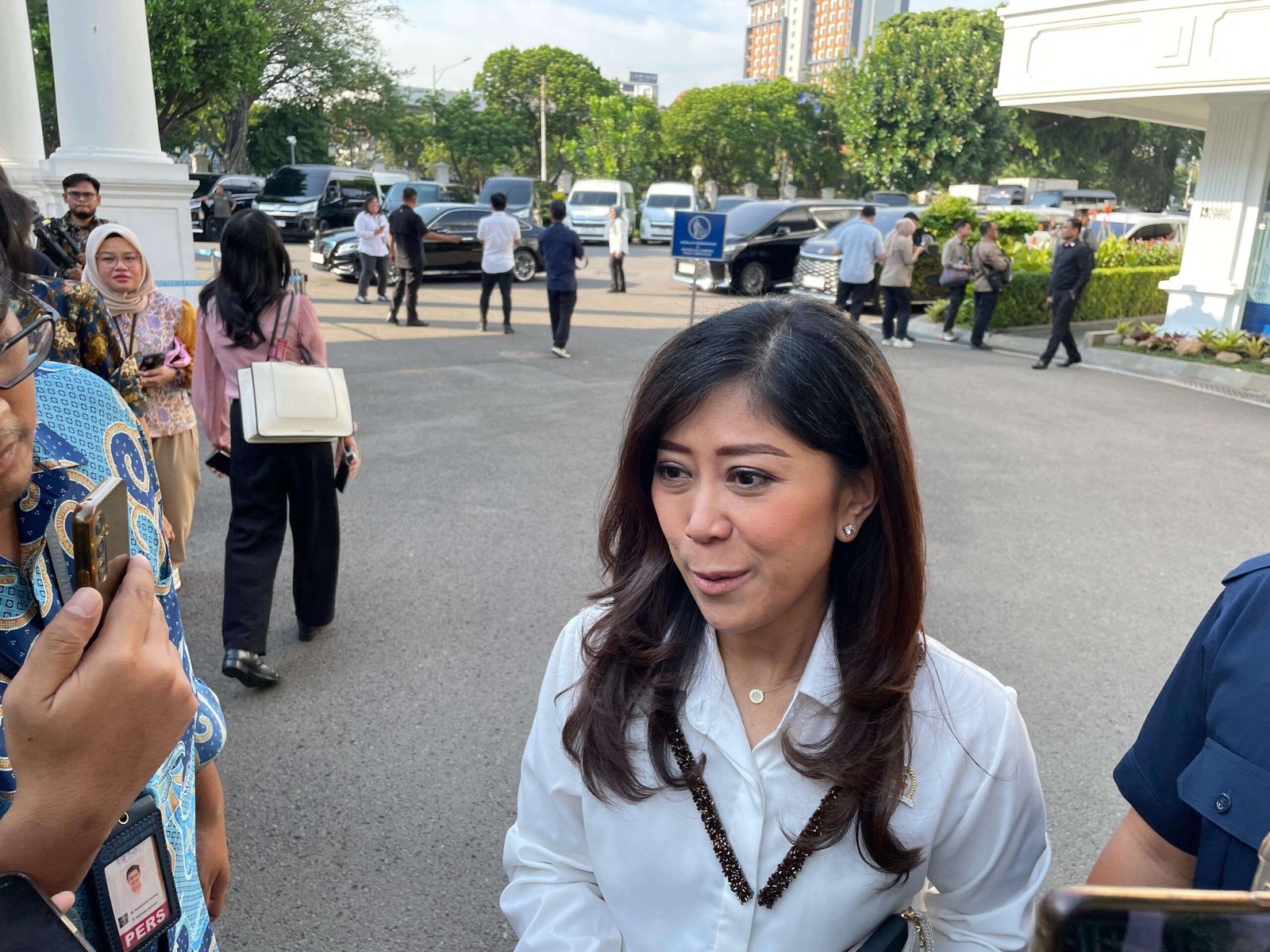 Pemulihan Jaringan Seluler Sumatra Barat dan Sumatra Utara Capai 90%, Menkomdigi Pastikan Komunikasi Warga Tetap Lancar