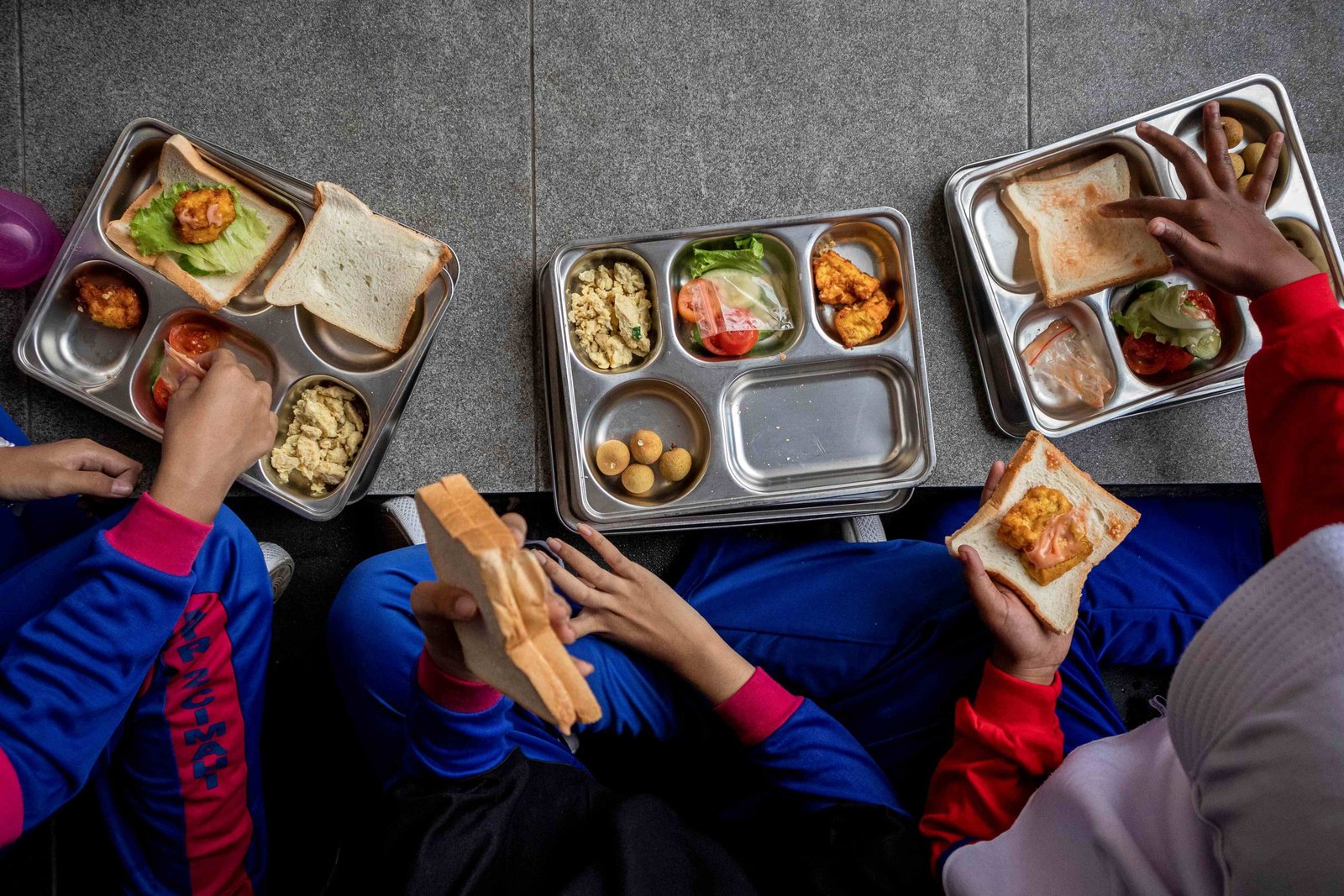 Program Makan Bergizi Gratis Capai 49 Juta Penerima Manfaat Per Hari, Prestasi Logistik Terbesar di Dunia