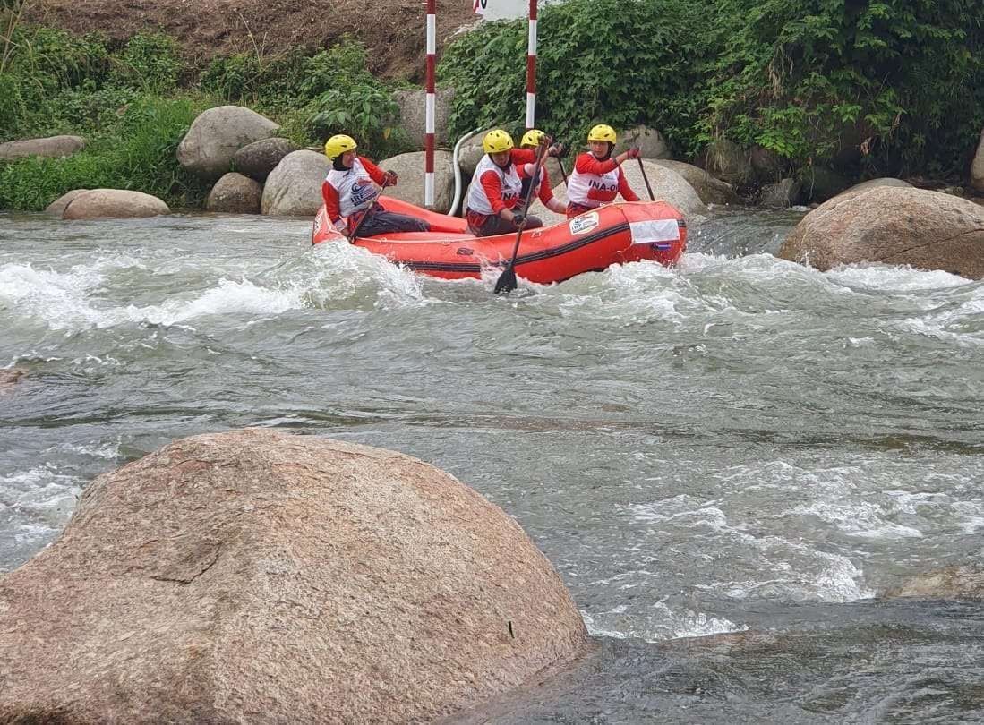 Tim Arung Jeram Indonesia Raih Emas Bersejarah di IRF World Rafting Championship 2025