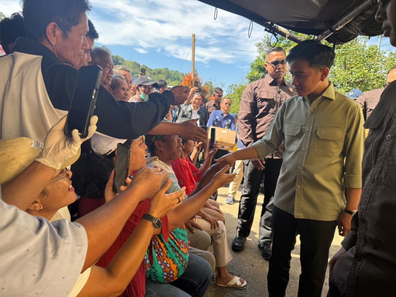 Wapres Serahkan Bantuan dan Pastikan Rehabilitasi Pasca-Longsor di Tapanuli Utara