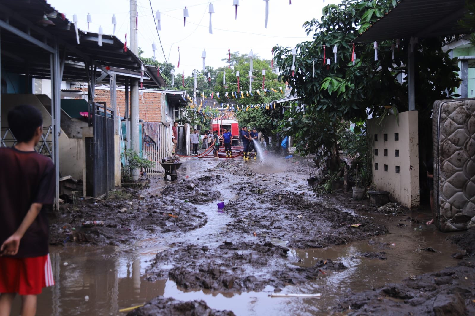 Banjir Jember 2025: BPBD Tanggap Darurat di Perumahan Villa Indah Tegalbesar Banjir Jember 2025: BPBD Tanggap Darurat di Perumahan Villa Indah Tegalbesar