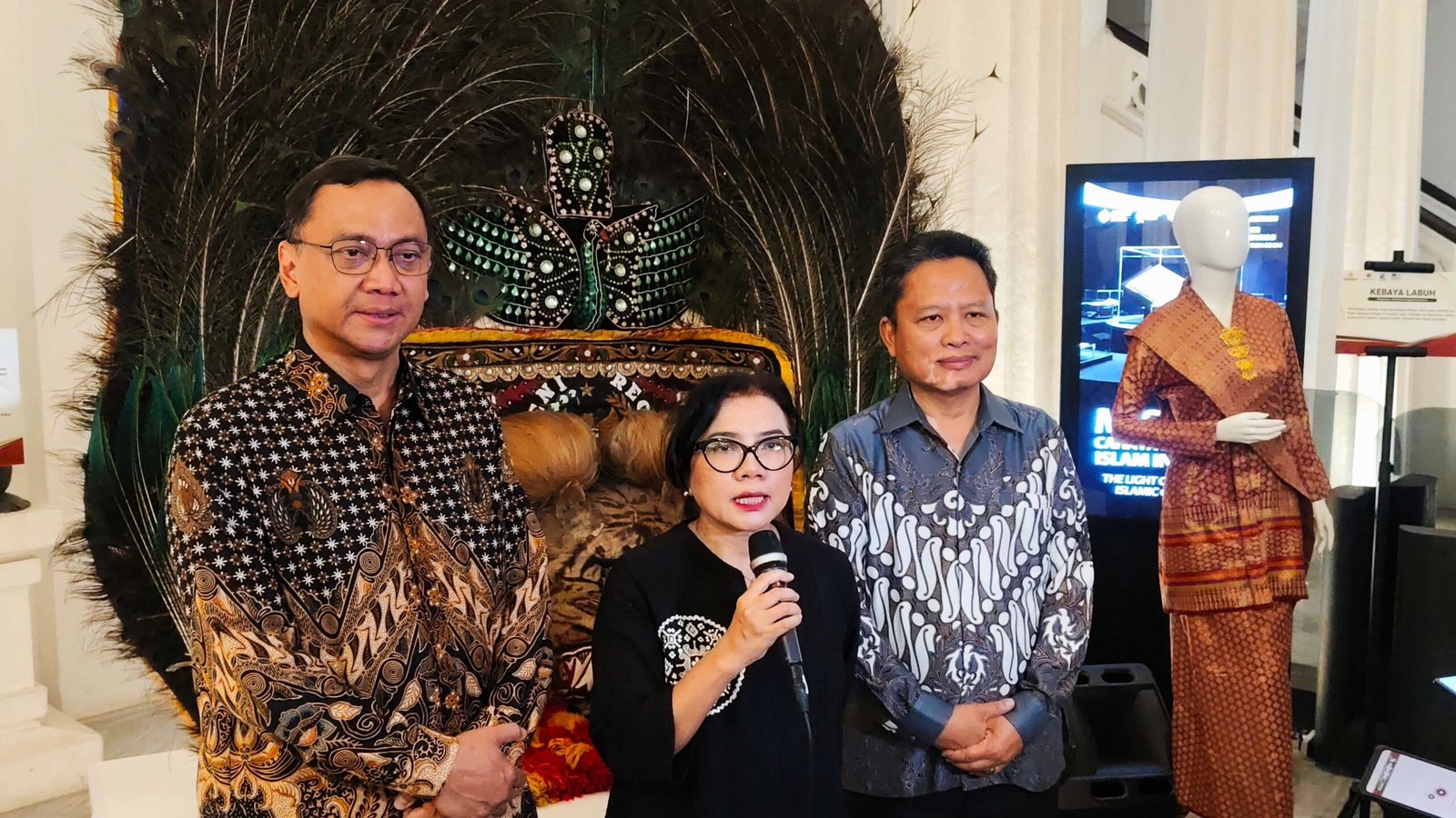 Kemenbud Serahkan Sertifikat ICH UNESCO untuk Kebaya, Reog Ponorogo, dan Kolintang