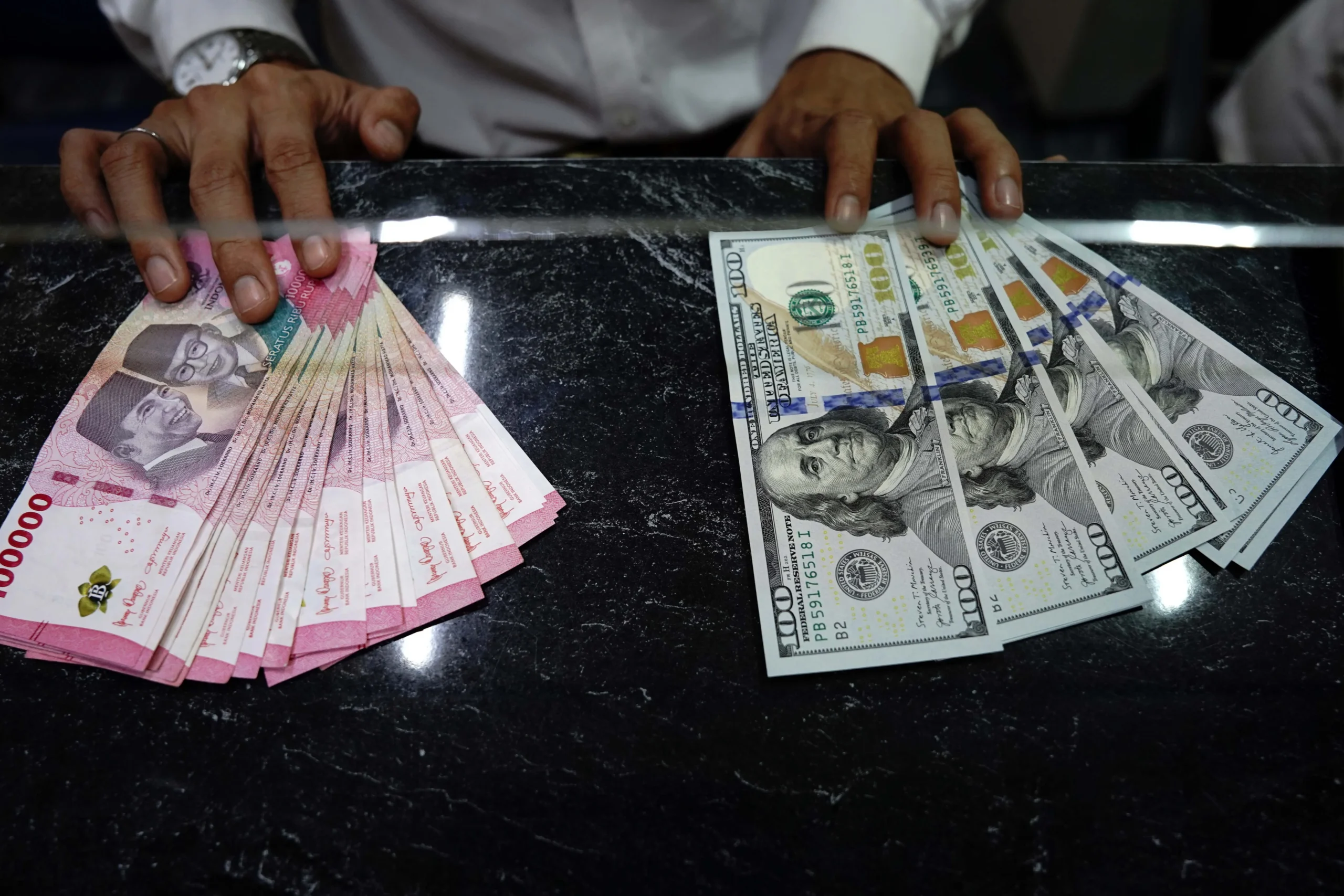 Rupiah Rabu 17 Desember 2025 Menguat 26 Poin ke Rp16.665/USD