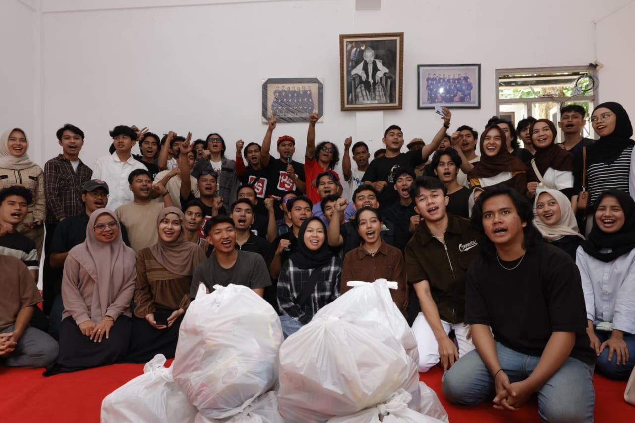 HS dan Slank Hadir di Asrama Aceh Semarang, Salurkan Bantuan Mahasiswa Korban Bencana