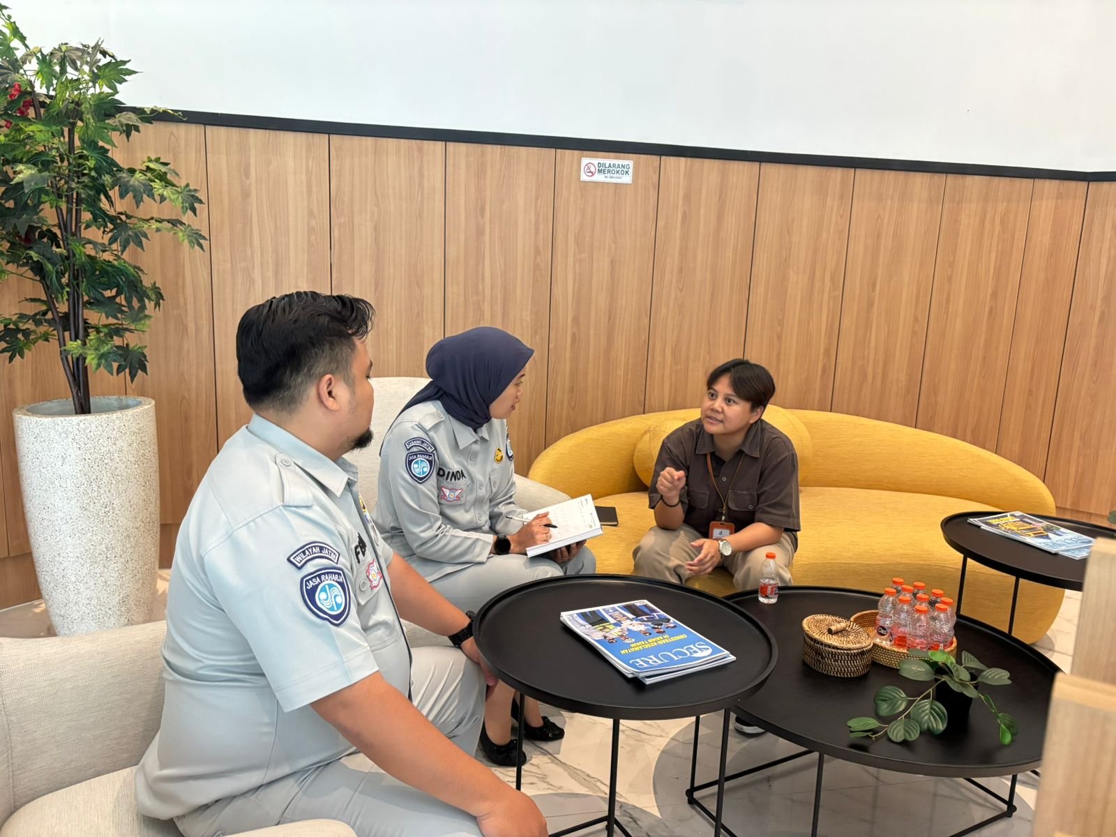 Jasa Raharja Gandeng Merchant J-Chicken Cabang Sulfat dalam Rangka Berikan Apresiasi Kepada Pemilik Kendaraan Yang Membayar Pajak Tepat Waktu Jasa Raharja Gandeng Merchant J-Chicken Cabang Sulfat dalam Rangka Berikan Apresiasi Kepada Pemilik Kendaraan Yang Membayar Pajak Tepat Waktu