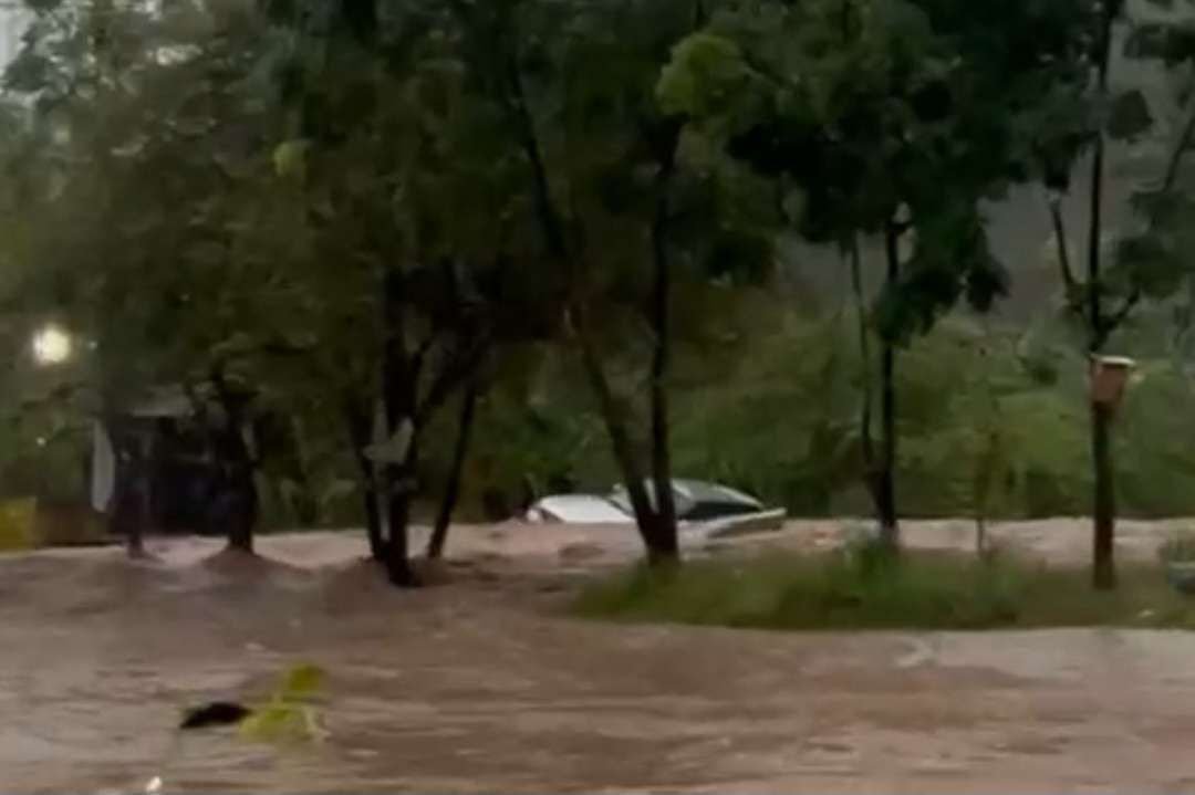 Banjir Putus Akses Jalan Lingkar Selatan Cilegon, Kendaraan Tidak Bisa Melintas