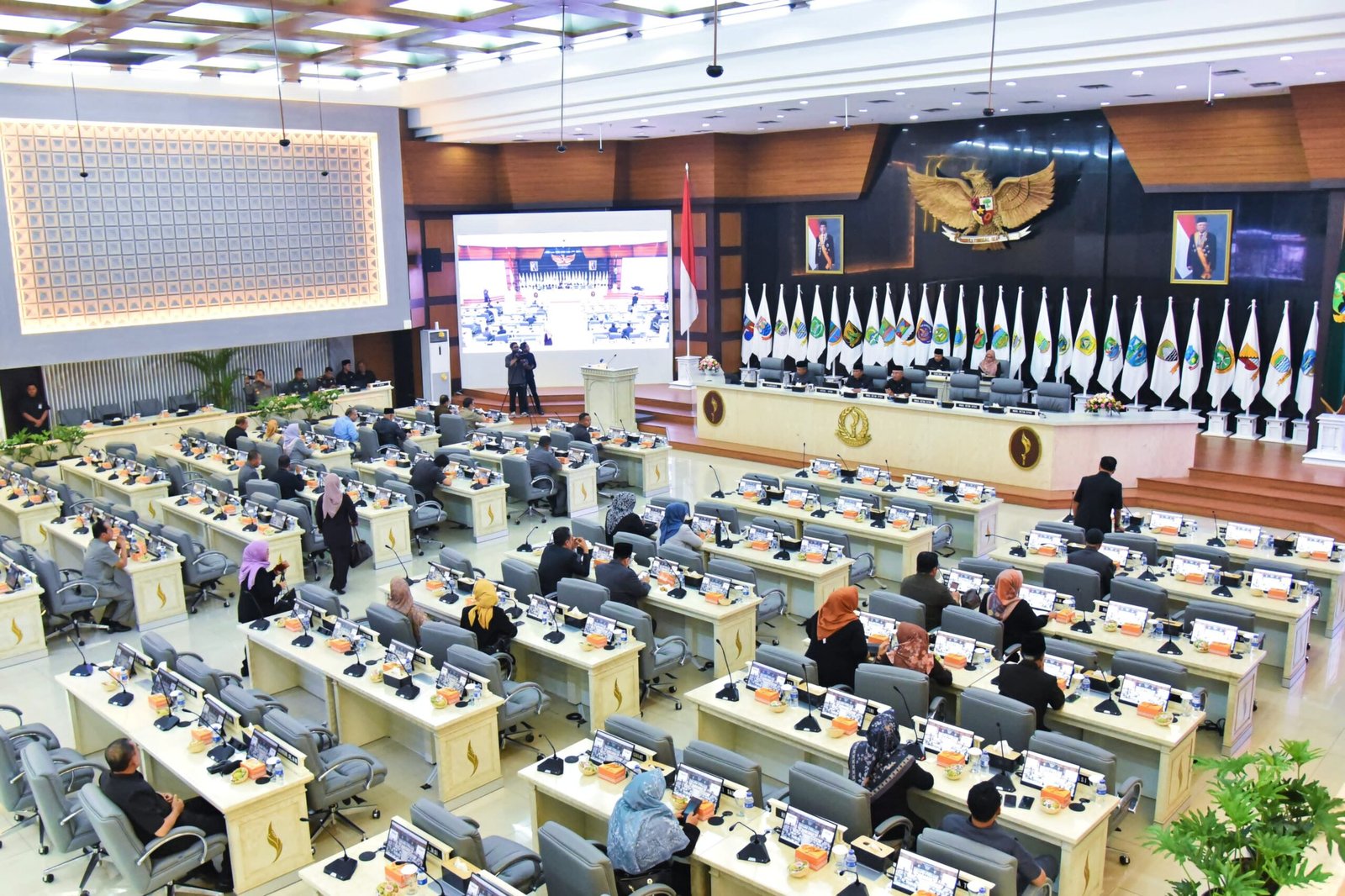 DPRD Jabar Resmi Buka Masa Sidang II 2025-2026 dan Tetapkan Perubahan AKD