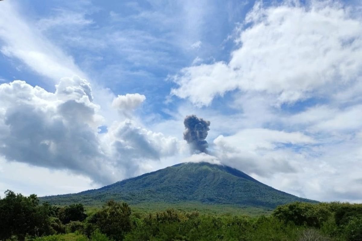 Waspada, Intensitas Erupsi Gunung Ile Lewotolok Meningkat di NTT