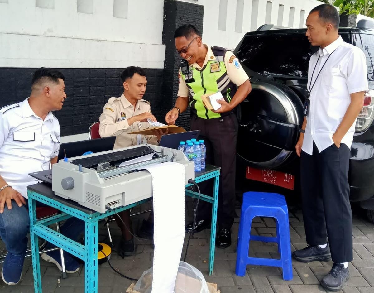 Kolaborasi Dengan Industri, Jasa Raharja Bersama Samsat Surabaya Selatan Gelar Layanan Di PT Kedawung Surabaya Kolaborasi Dengan Industri, Jasa Raharja Bersama Samsat Surabaya Selatan Gelar Layanan Di PT Kedawung Surabaya