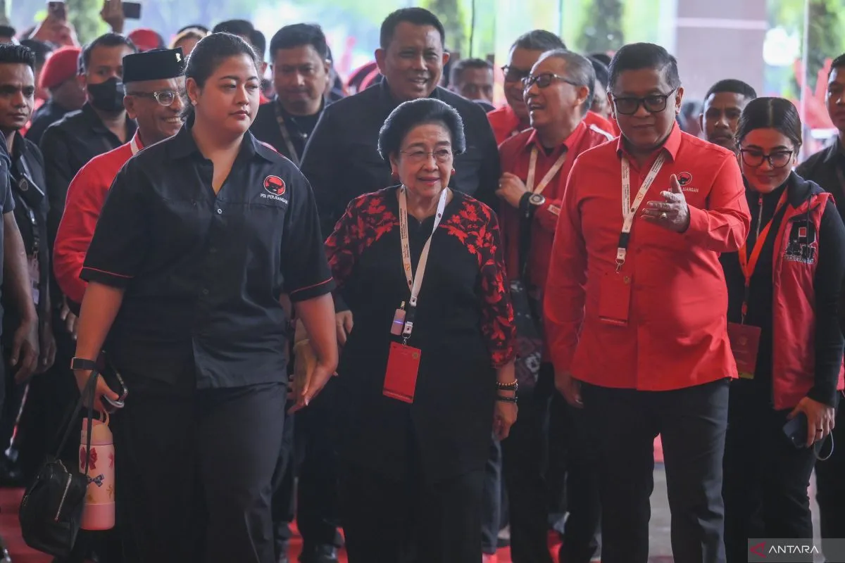 Hasto Kristiyanto: TNI-Polri Harus Bebas dari Kepentingan Politik Praktis Hasto Kristiyanto: TNI-Polri Harus Bebas dari Kepentingan Politik Praktis
