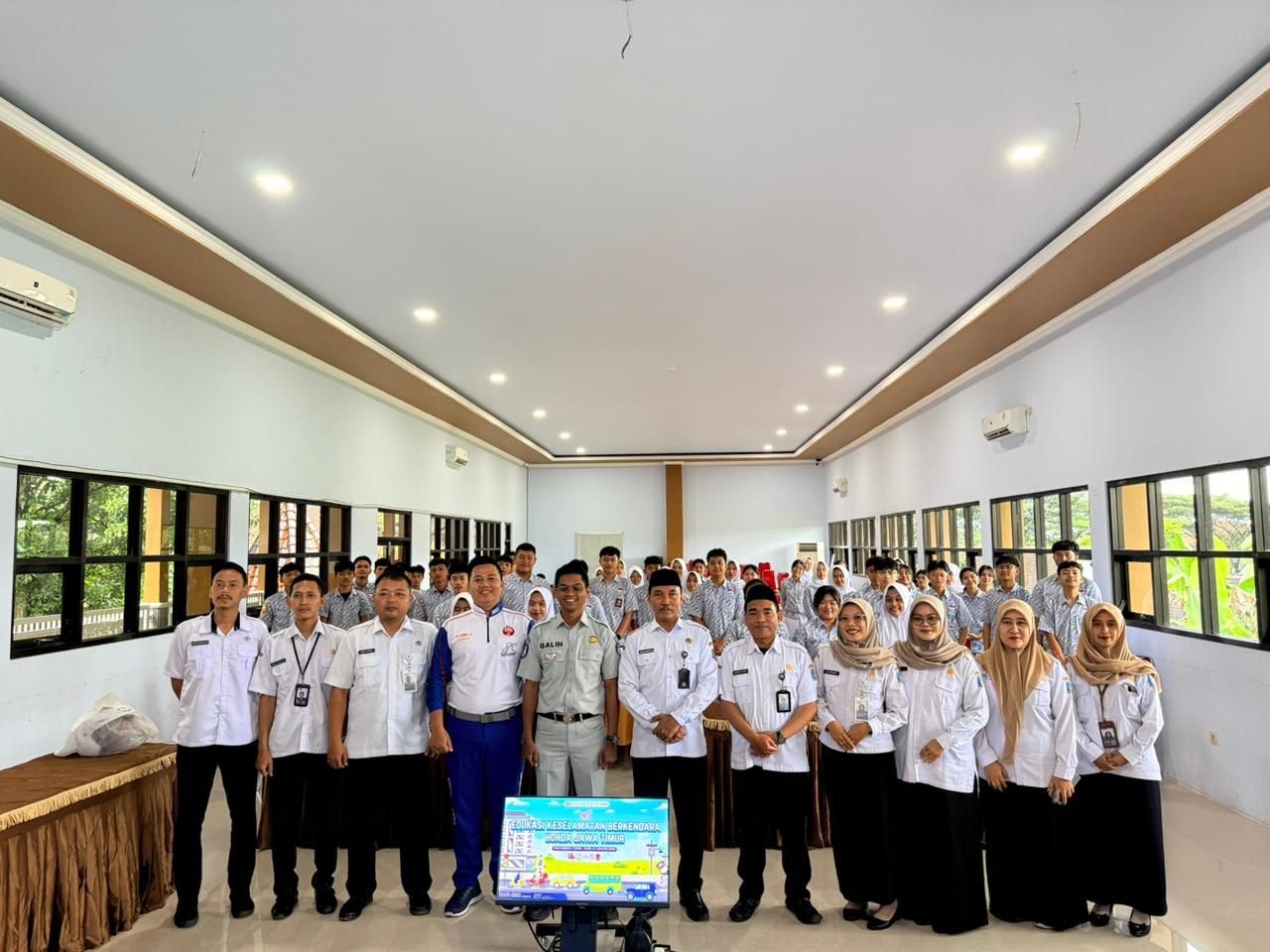 Menguatkan Peran Guru Jasa Raharja Cabang Malang Gelar Sosialisasi PPKL (Pengajar Peduli Keselamatan Lalu Lintas) di SMAN 1 Turen Kab. Malang Menguatkan Peran Guru Jasa Raharja Cabang Malang Gelar Sosialisasi PPKL (Pengajar Peduli Keselamatan Lalu Lintas) di SMAN 1 Turen Kab. Malang