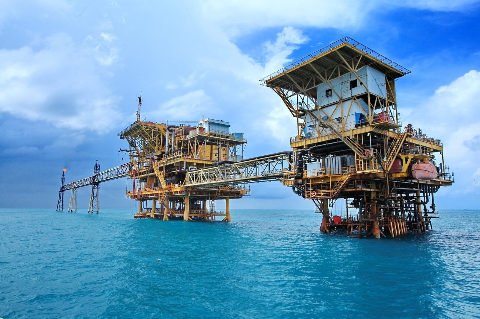 Pasokan Tidak Pasti Dorong Kenaikan Harga Minyak Brent dan WTI