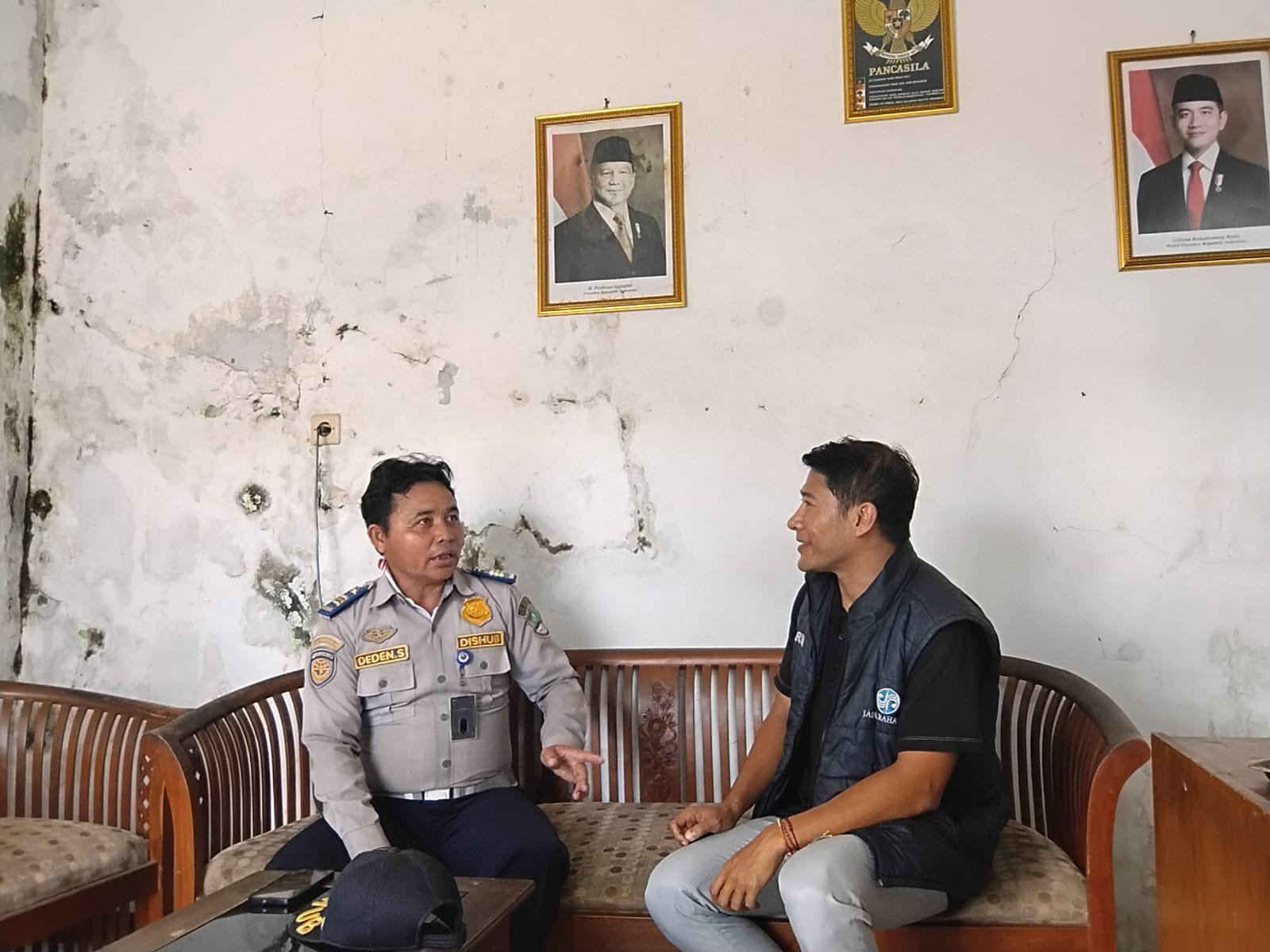 Petugas Samsat Outlet Pameungpeuk Laksanakan Kunjungan Silaturahmi dan Koordinasi dengan Pengelola Terminal Tipe B Pameungpeuk Petugas Samsat Outlet Pameungpeuk Laksanakan Kunjungan Silaturahmi dan Koordinasi dengan Pengelola Terminal Tipe B Pameungpeuk
