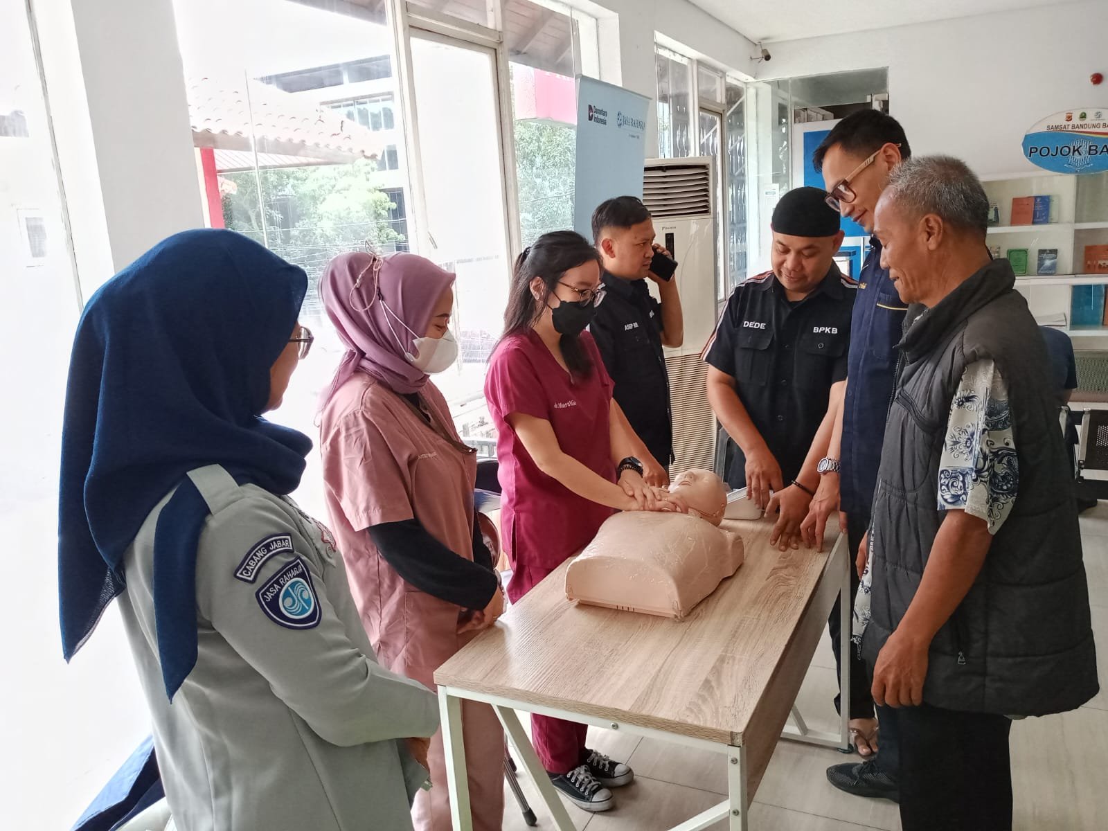 Pelaksanaan Pelatihan PPGD oleh Jasa Raharja Bandung di Kantor Samsat Padjajaran Sebagai Wujud Nyata Program Keselamatan Lalu Lintas Pelaksanaan Pelatihan PPGD oleh Jasa Raharja Bandung di Kantor Samsat Padjajaran Sebagai Wujud Nyata Program Keselamatan Lalu Lintas