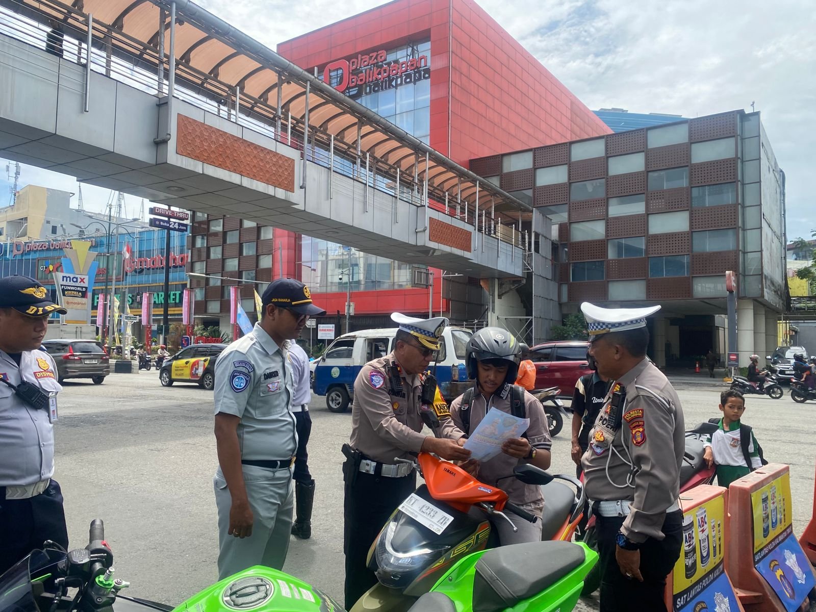 Sinergi Jasa Raharja, Kepolisian, dan Stakeholder Gelar Operasi Gabungan Tingkatkan Kepatuhan Pajak Kendaraan Bermotor Sinergi Jasa Raharja, Kepolisian, dan Stakeholder Gelar Operasi Gabungan Tingkatkan Kepatuhan Pajak Kendaraan Bermotor