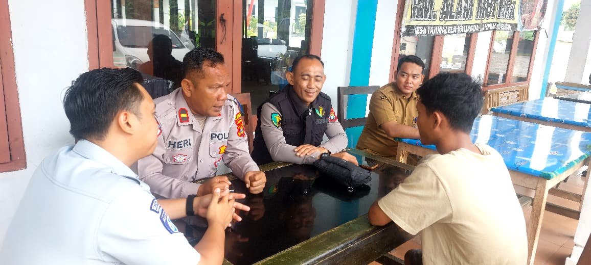 PJ Samsat Kalianda Hadiri Rapat FLLAJ Lampung Selatan Perkuat Sinergi Keselamatan Lalu Lintas PJ Samsat Kalianda Hadiri Rapat FLLAJ Lampung Selatan Perkuat Sinergi Keselamatan Lalu Lintas