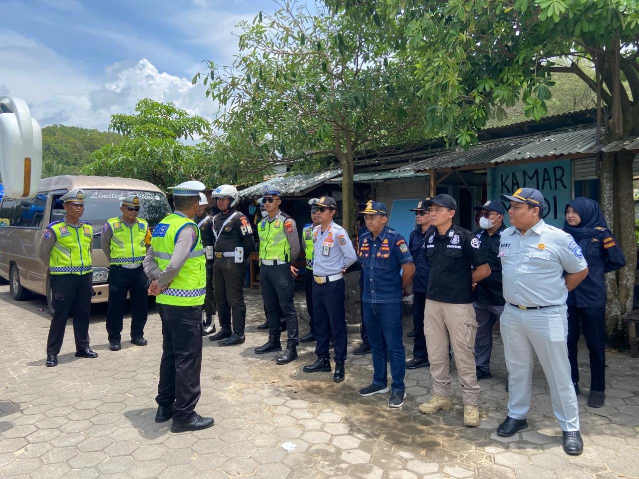 Pastikan Keselamatan Wisatawan, Lintas Instansi Periksa 14 Armada Bus di Drini dan Kukup Pastikan Keselamatan Wisatawan, Lintas Instansi Periksa 14 Armada Bus di Drini dan Kukup