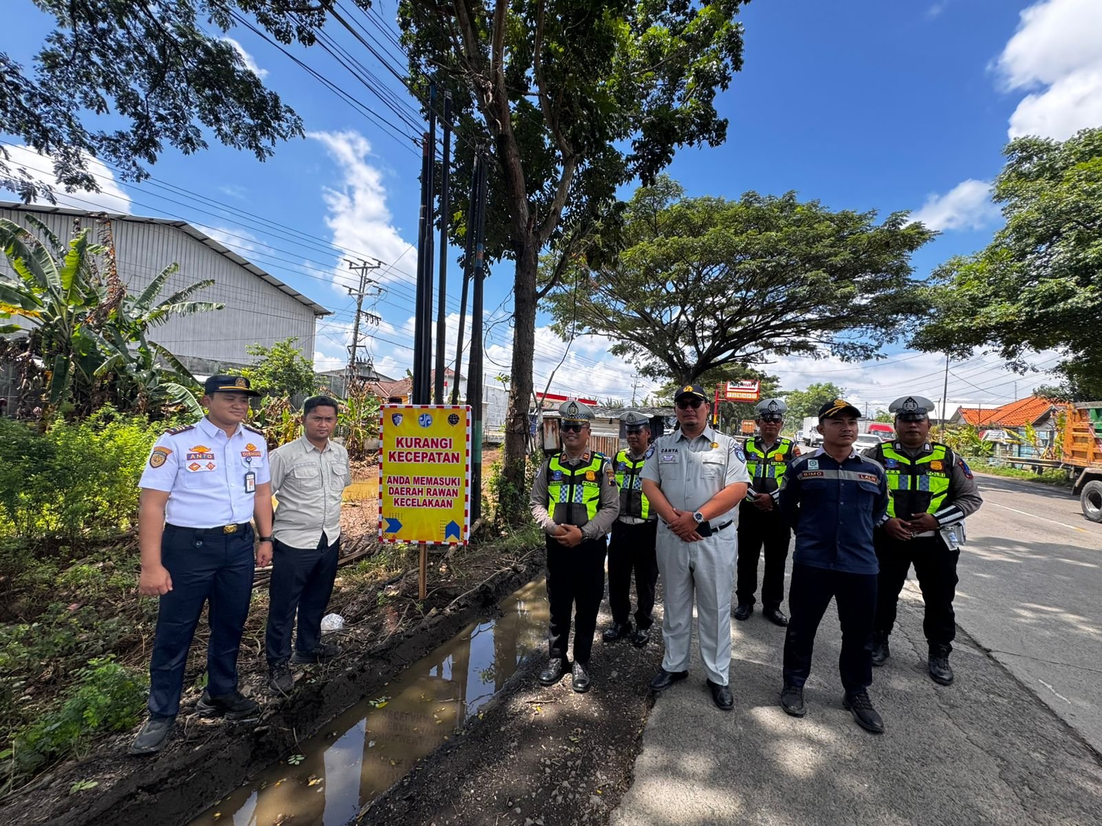 Jasa Raharja Cabang Pati Pasang Papan Himbauan Keselamatan Di Empat Titik Rawan Kecelakaan Jasa Raharja Cabang Pati Pasang Papan Himbauan Keselamatan Di Empat Titik Rawan Kecelakaan