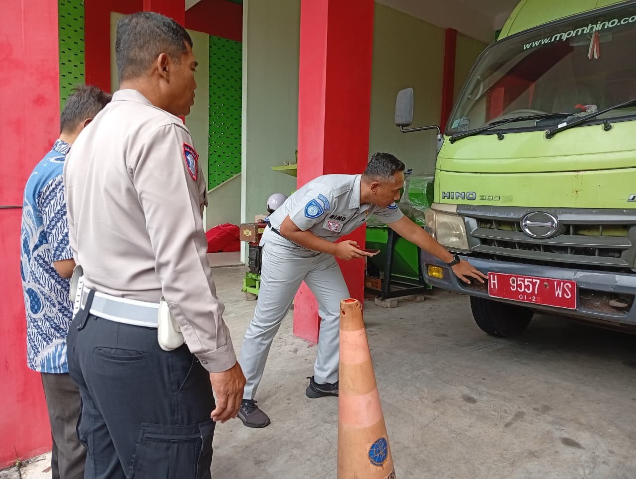 Jasa Raharja Semarang dan Bapenda Sisir Kepatuhan Pajak Kendaraan di Dinas Lingkungan Hidup Kota Semarang Jasa Raharja Semarang dan Bapenda Sisir Kepatuhan Pajak Kendaraan di Dinas Lingkungan Hidup Kota Semarang