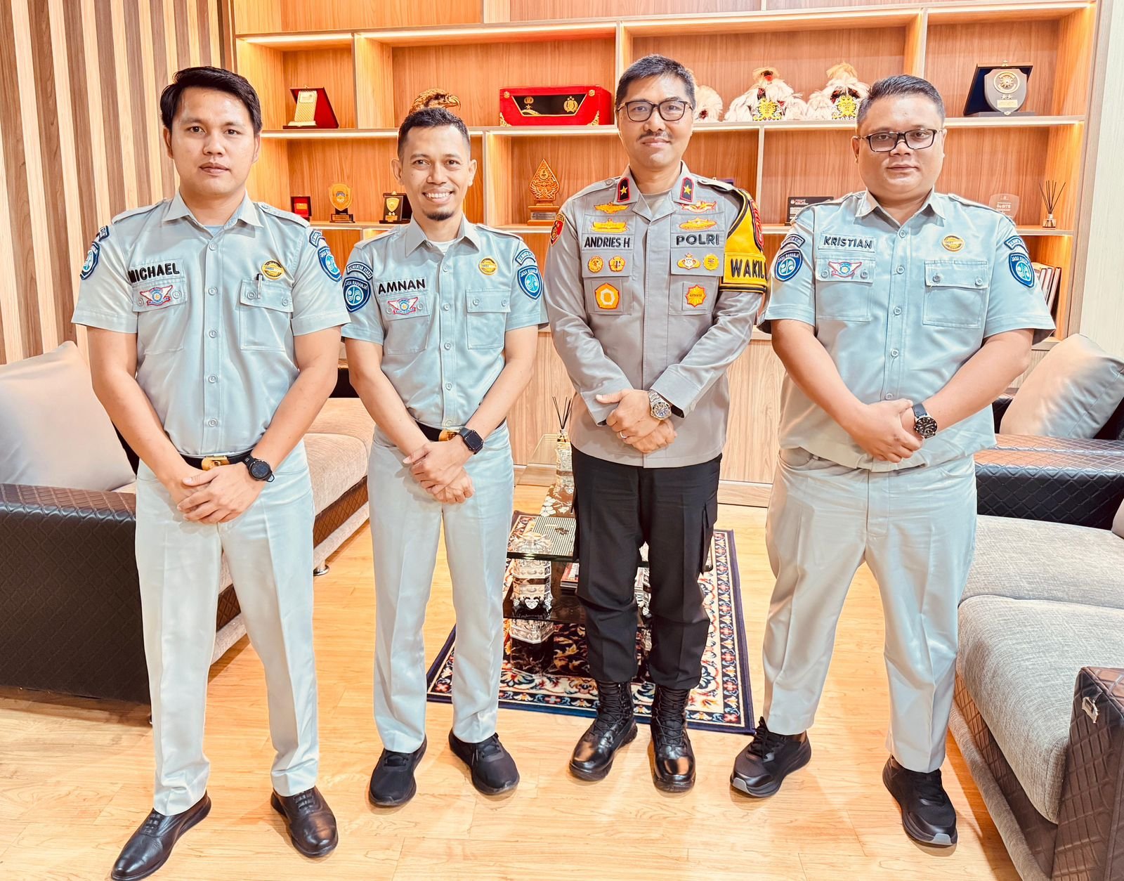 Silaturahmi dan Koordinasi: Kepala Cabang Jasa Raharja Tarakan Perkuat Kolaborasi dengan Polda Kaltara Silaturahmi dan Koordinasi: Kepala Cabang Jasa Raharja Tarakan Perkuat Kolaborasi dengan Polda Kaltara