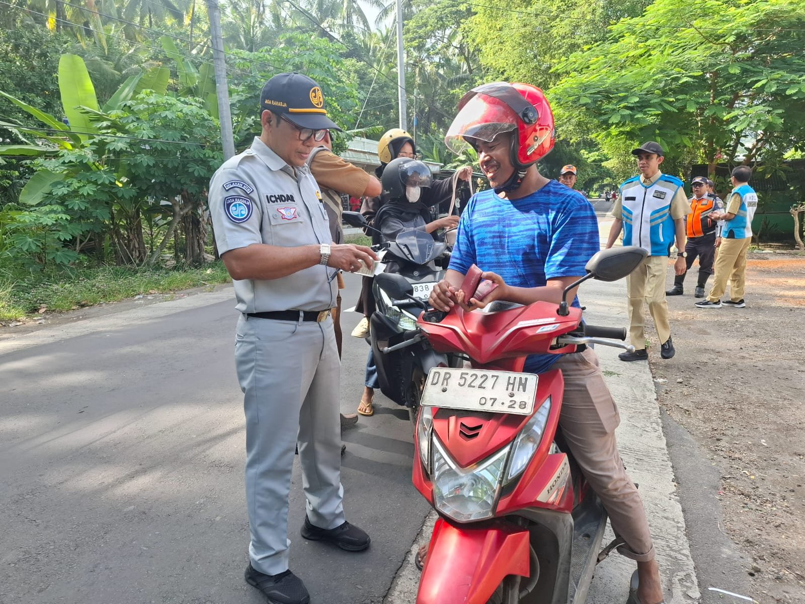 Komitmen Bersama Wujudkan Lalu Lintas Aman, Jasa Raharja NTB Ikut Operasi Gabungan di Kab. Lombok Utara Komitmen Bersama Wujudkan Lalu Lintas Aman, Jasa Raharja NTB Ikut Operasi Gabungan di Kab. Lombok Utara