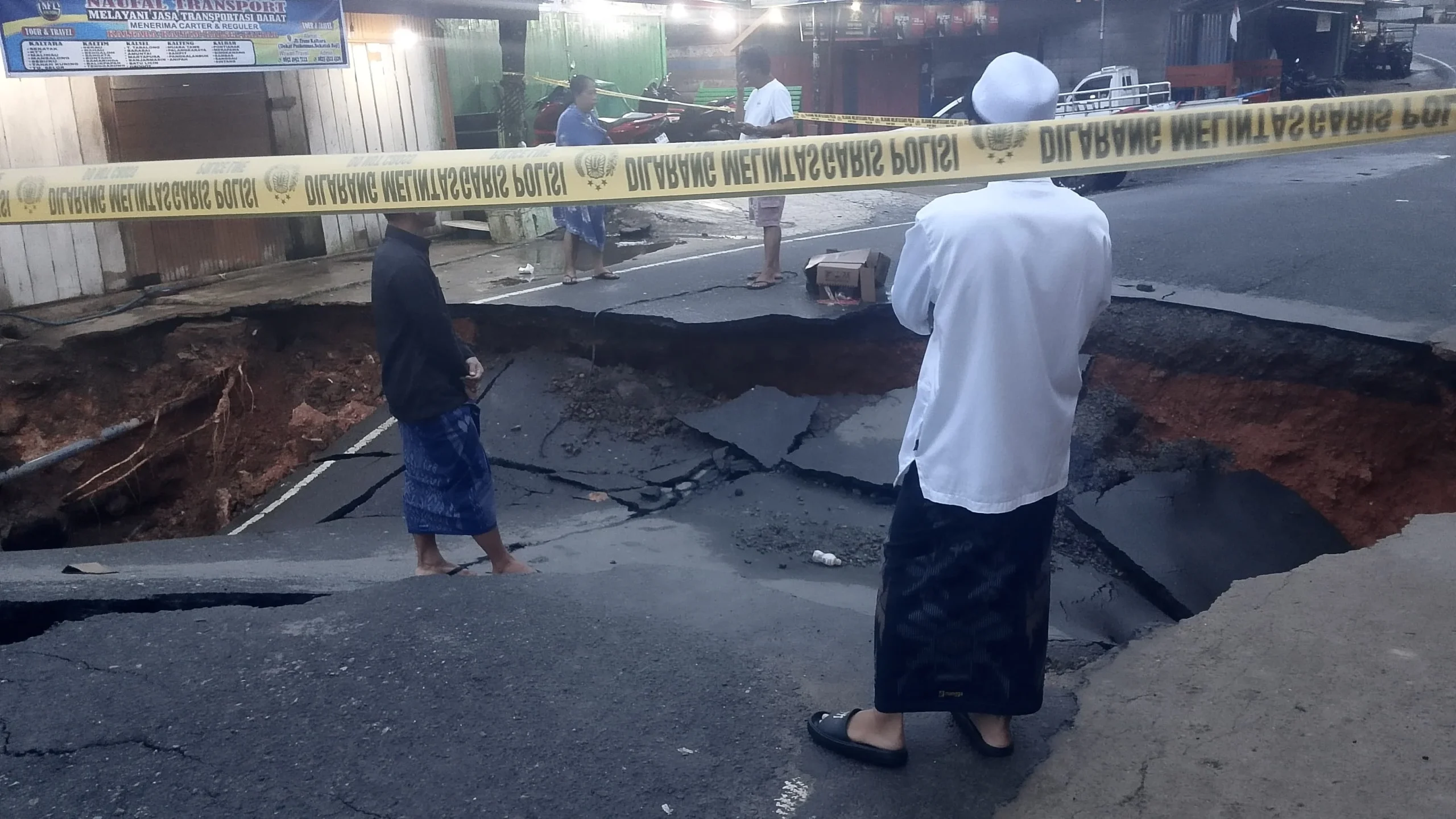 Hujan Deras Sebabkan Jalan Trans Kaltara di Bulungan Amblas dan Terputus Hujan Deras Sebabkan Jalan Trans Kaltara di Bulungan Amblas dan Terputus