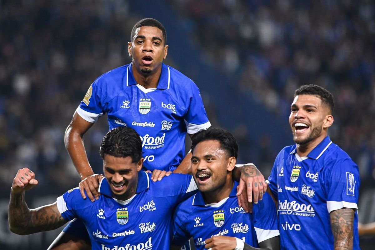 Persib Bandung Hajar Madura United 5-0, Kokoh di Puncak Klasemen