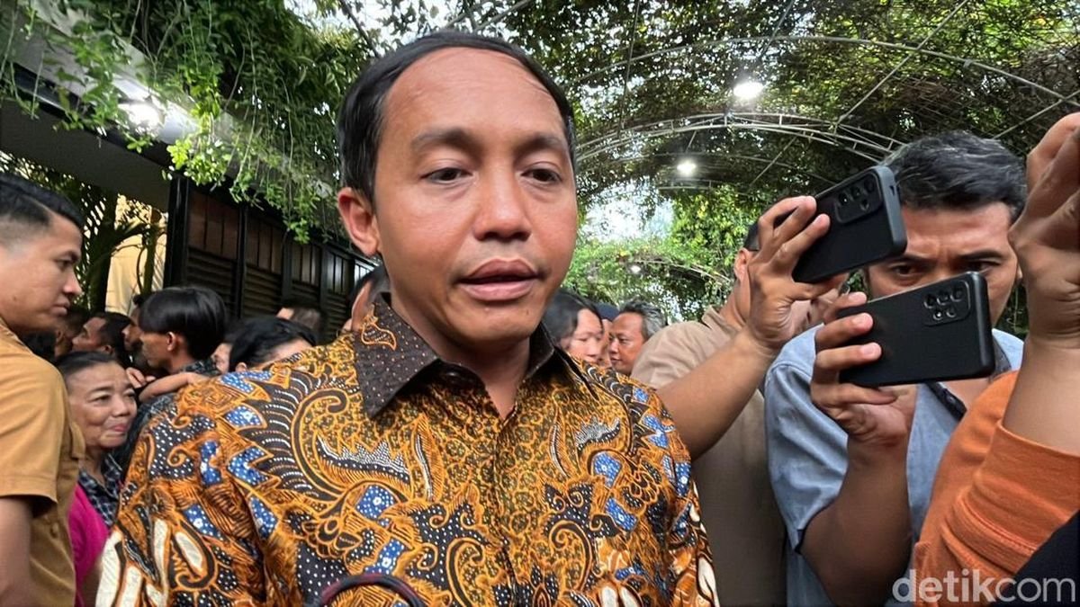 Raja Juli Antoni: Jokowi Belum Masuk PSI Secara Legal, Namun Beri Sinyal Dukungan Raja Juli Antoni: Jokowi Belum Masuk PSI Secara Legal, Namun Beri Sinyal Dukungan