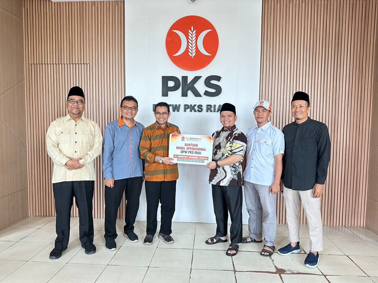 Hendry Munief mobil operasional Riau