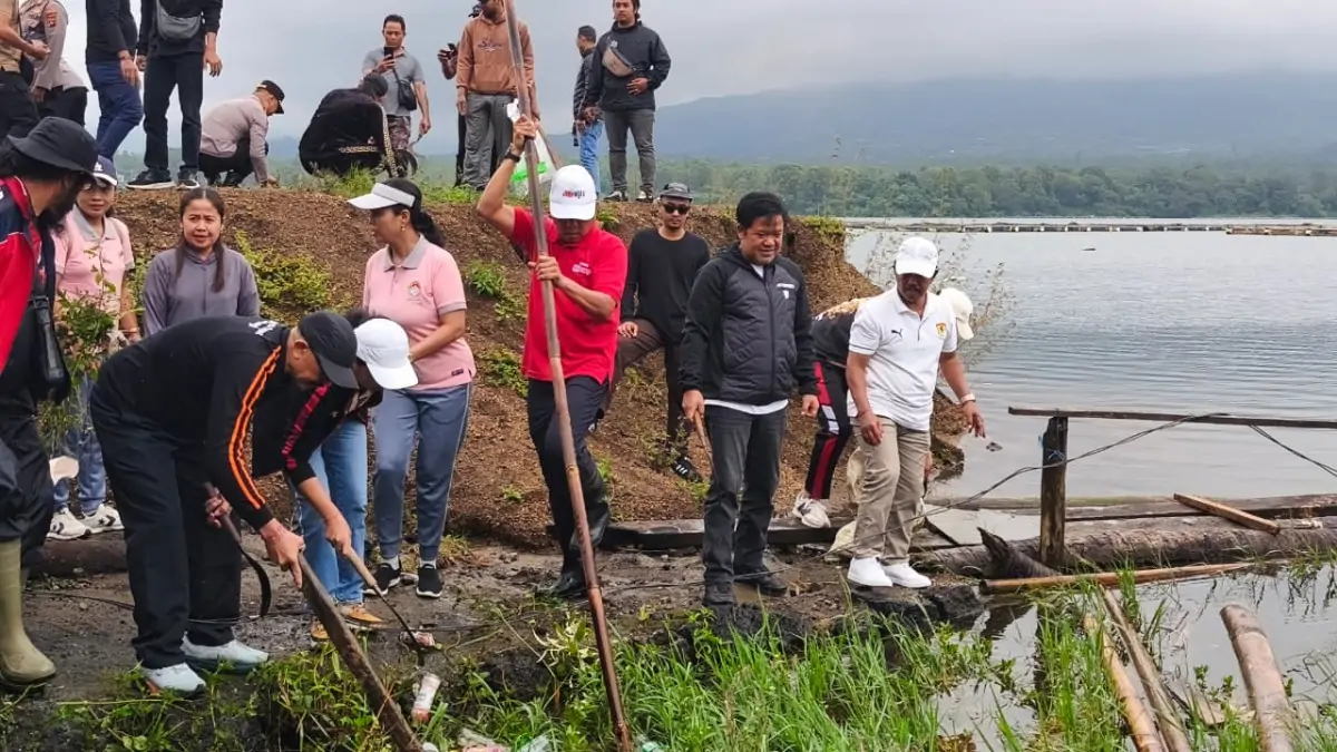 Jaga Kelestarian Danau Batur, Pemkab Bangli Tebar 10 Ribu Benih Ikan dan Eco Enzyme