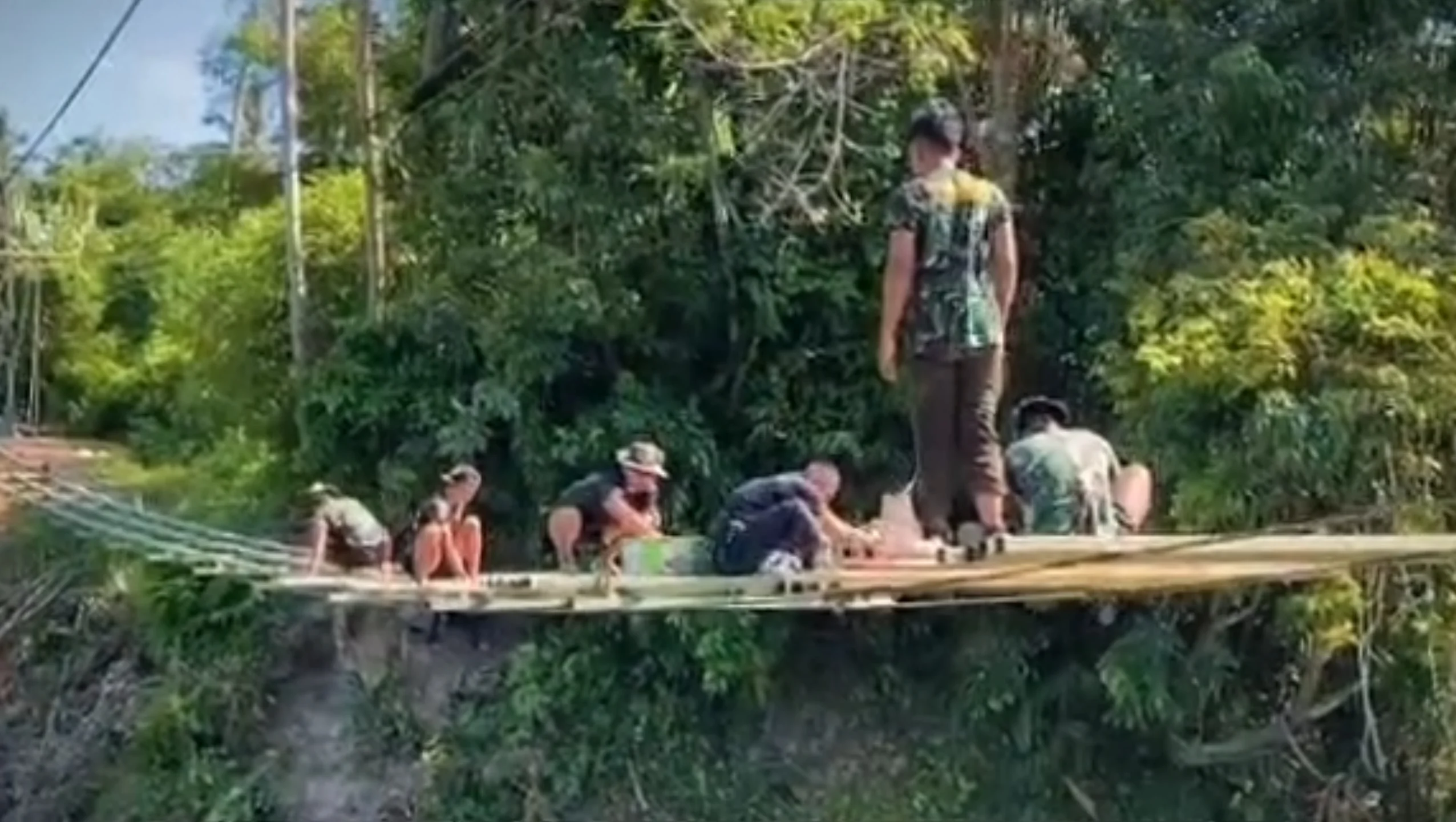 Jembatan Gantung Garuda Percepat Akses Antar Desa di Nias Barat
