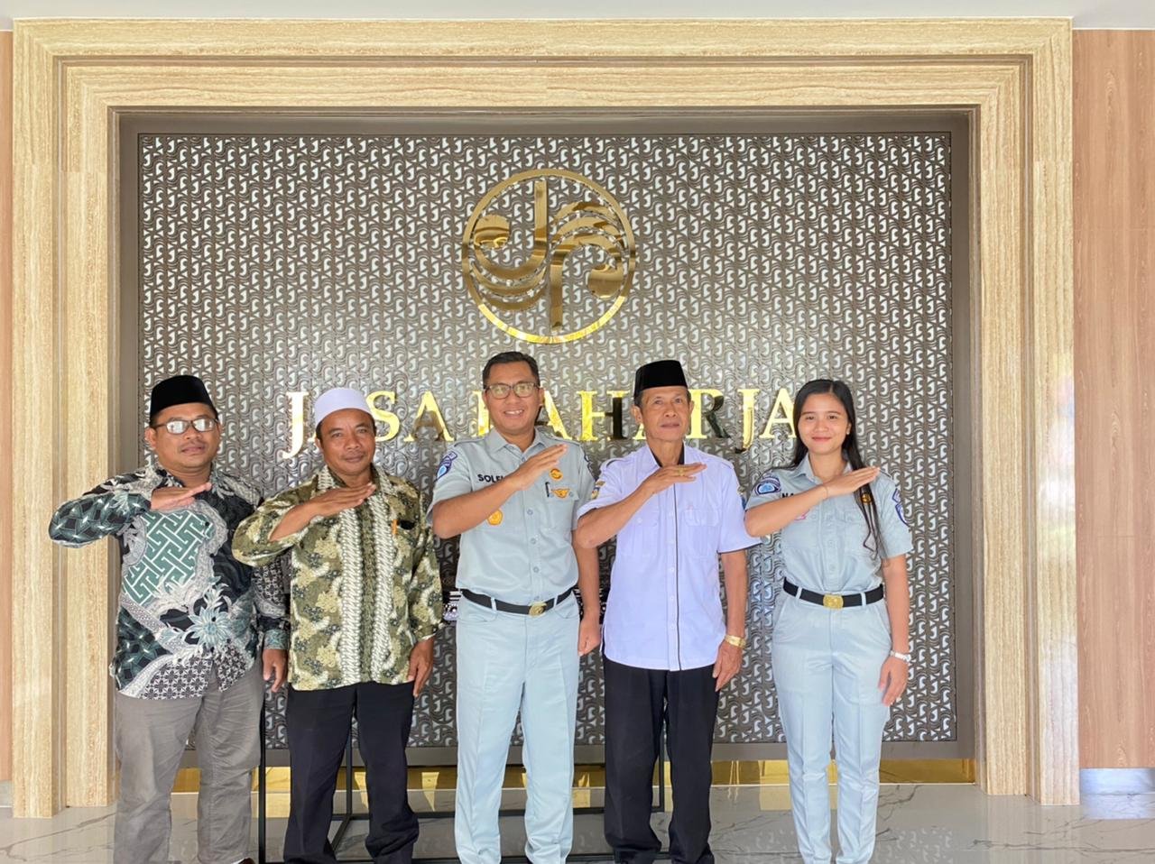 Kepala Jasa Raharja NTB Terima Silaturahmi Yayasan Al-Ma’arif Nurul Yaqin Sepit Kepala Jasa Raharja NTB Terima Silaturahmi Yayasan Al-Ma’arif Nurul Yaqin Sepit