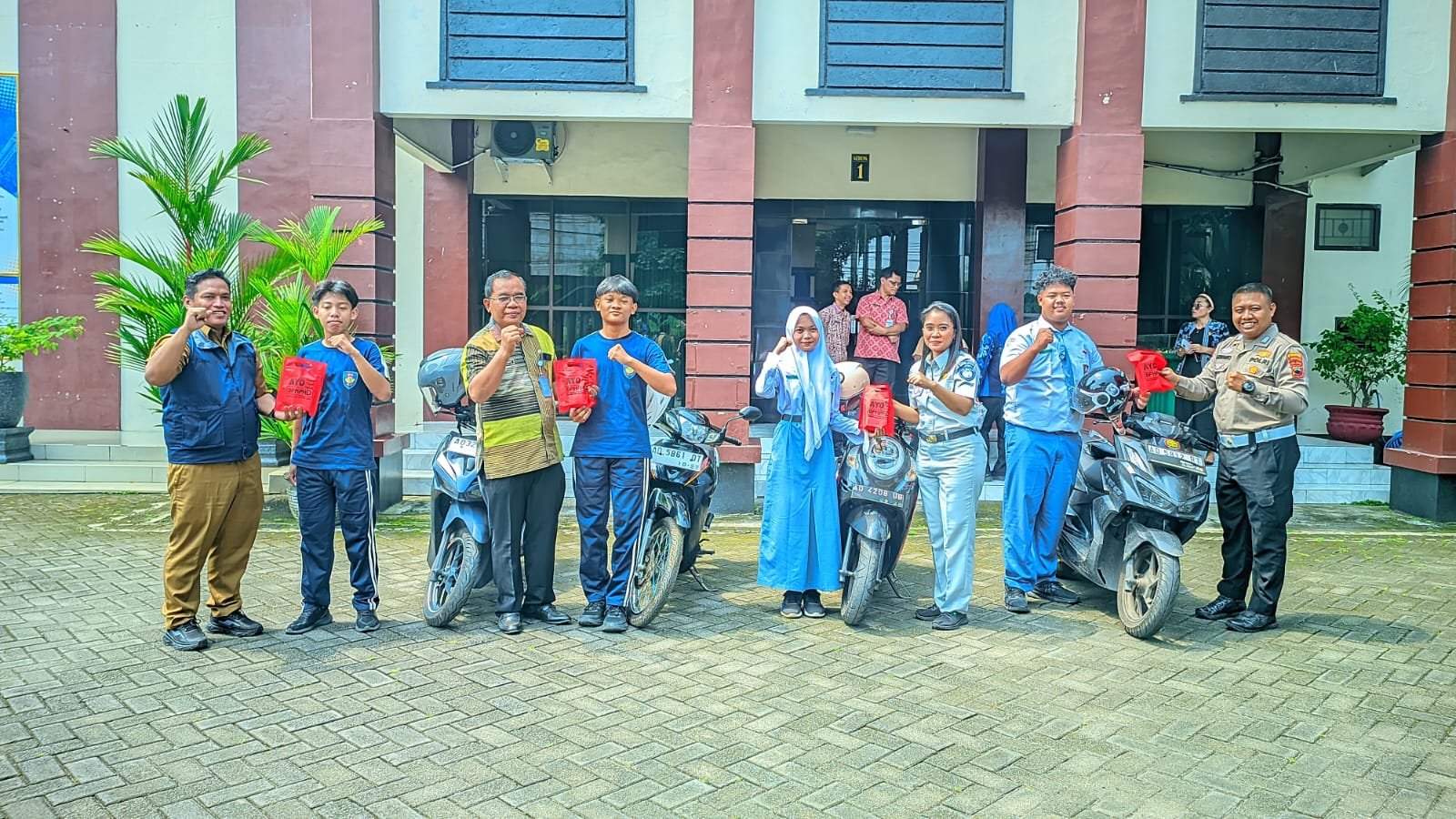 Jasa Raharja Sukoharjo Intensifkan Program SIGAP di SMA Negeri 1 Kartasura untuk Tingkatkan Kepatuhan Pajak Kendaraan Jasa Raharja Sukoharjo Intensifkan Program SIGAP di SMA Negeri 1 Kartasura untuk Tingkatkan Kepatuhan Pajak Kendaraan