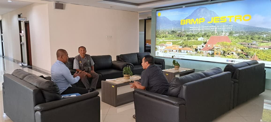 Jasa Raharja Malang Gencarkan Internalisasi dan Inventarisasi Tunggakan Pajak Kendaraan Dinas di Balitjestro, Sekaligus Sosialisasikan E-Samsat Jasa Raharja Malang Gencarkan Internalisasi dan Inventarisasi Tunggakan Pajak Kendaraan Dinas di Balitjestro, Sekaligus Sosialisasikan E-Samsat