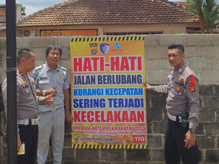 Jasa Raharja Dorong FLLAJ Tulang Bawang Barat Pasang Banner di Titik Rawan Kecelakaan