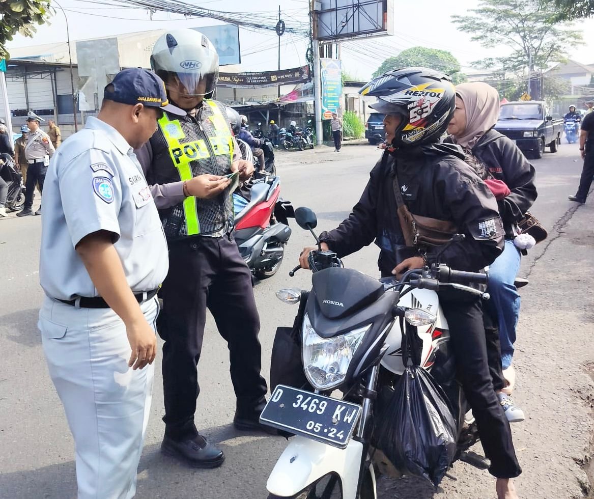 Operasi Pemeriksaan Pajak Kendaraan Bermotor oleh Jasa Raharja Kanwil Jabar dan P3DW Kabupaten Bandung II Soreang di Wilayah Kopo
