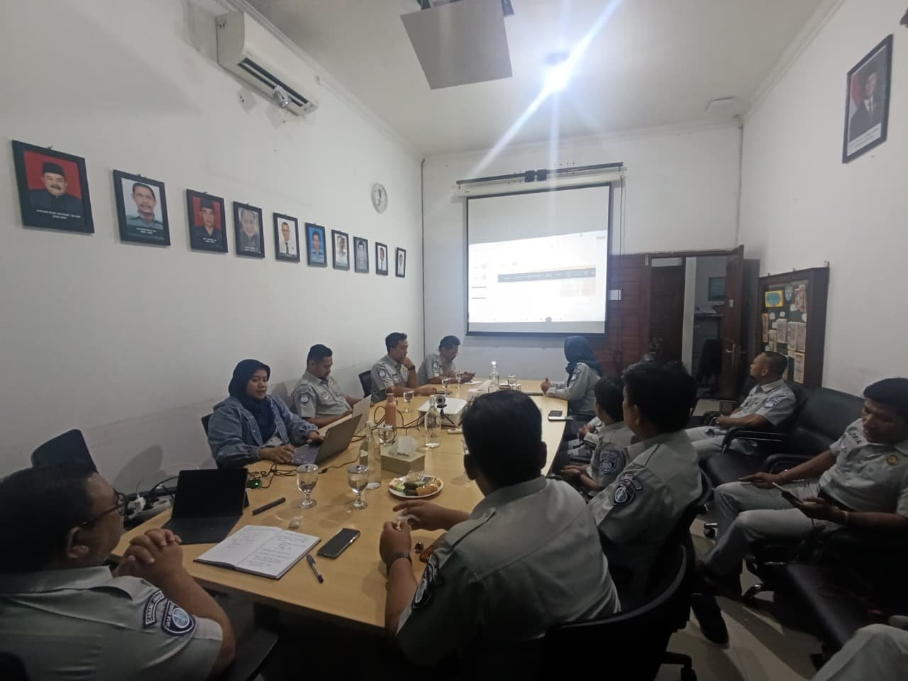 Kepala PT Jasa Raharja Cabang Tasikmalaya Pimpin Kegiatan Analisa dan Evaluasi Kinerja di Berbagai Sektor Kepala PT Jasa Raharja Cabang Tasikmalaya Pimpin Kegiatan Analisa dan Evaluasi Kinerja di Berbagai Sektor