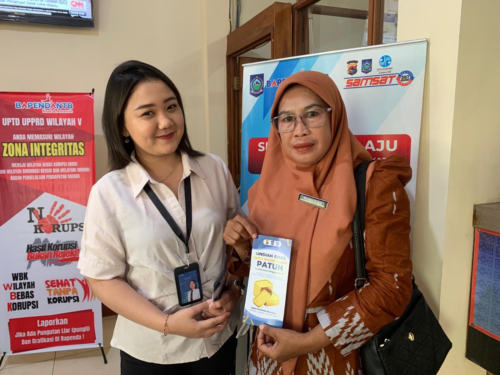 Jasa Raharja Cabang Bima Kenalkan Program Undian Emas kepada Wajib Pajak di Samsat Dompu Jasa Raharja Cabang Bima Kenalkan Program Undian Emas kepada Wajib Pajak di Samsat Dompu