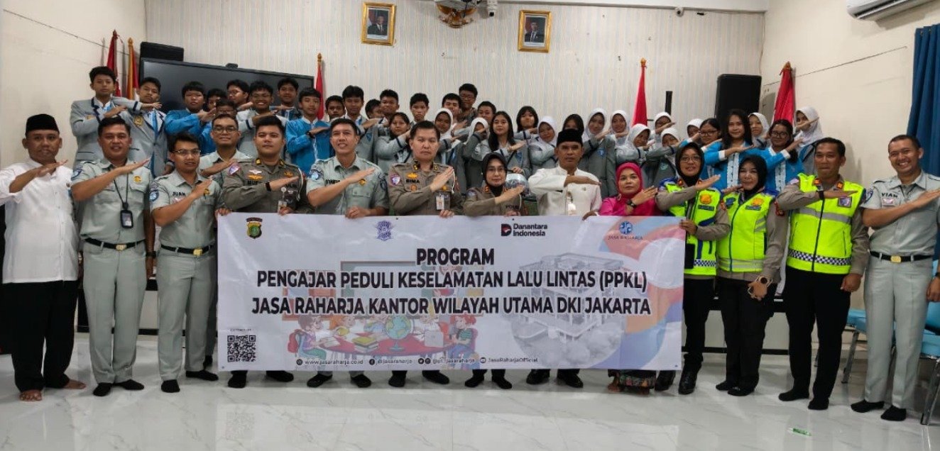 Raharja DKI Jakarta Tanamkan Budaya Tertib Lalu Lintas Sejak Dini Melalui Program PPKL di SMPN 73 Jakarta Selatan