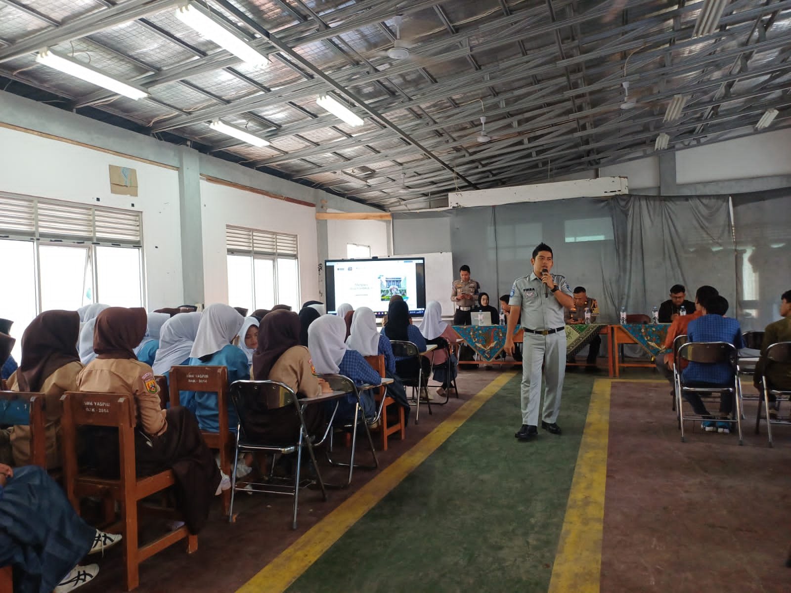 Jasa Raharja Cabang Sukabumi Bersama Satlantas Polres Sukabumi Kota Gelar PPKL di SMK Yaspim Gegerbitung