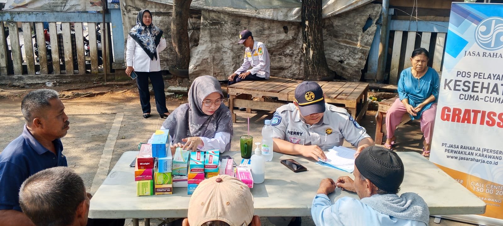 Jasa Raharja Karawang Berikan Pelayanan Kesehatan Gratis bagi Pengguna Terminal Tanjungpura