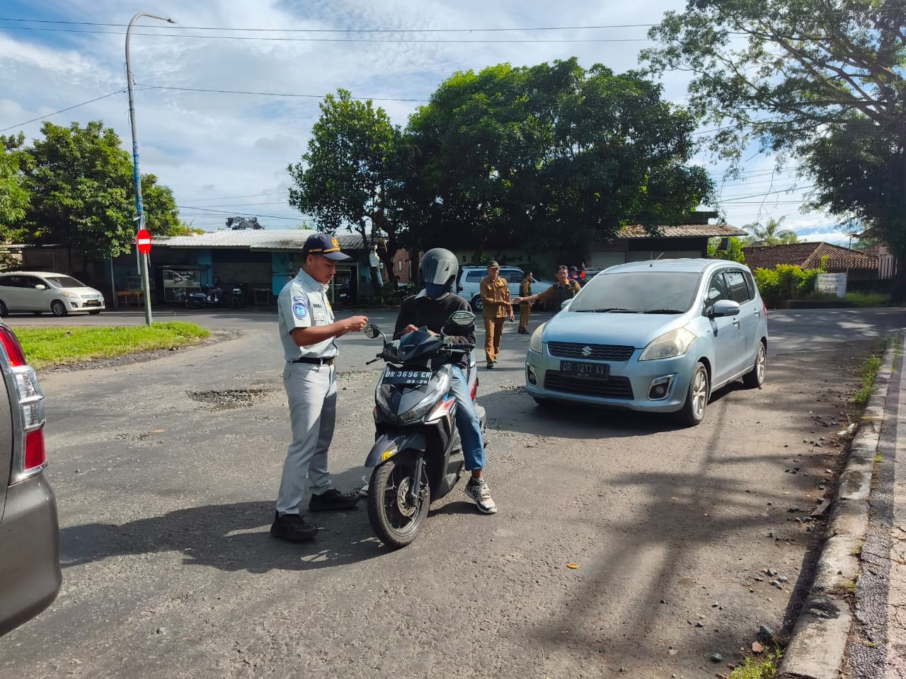 Tingkatkan Kepatuhan PKB dan SWDKLLJ, Jasa Raharja NTB Laksanakan Operasi Gabungan
