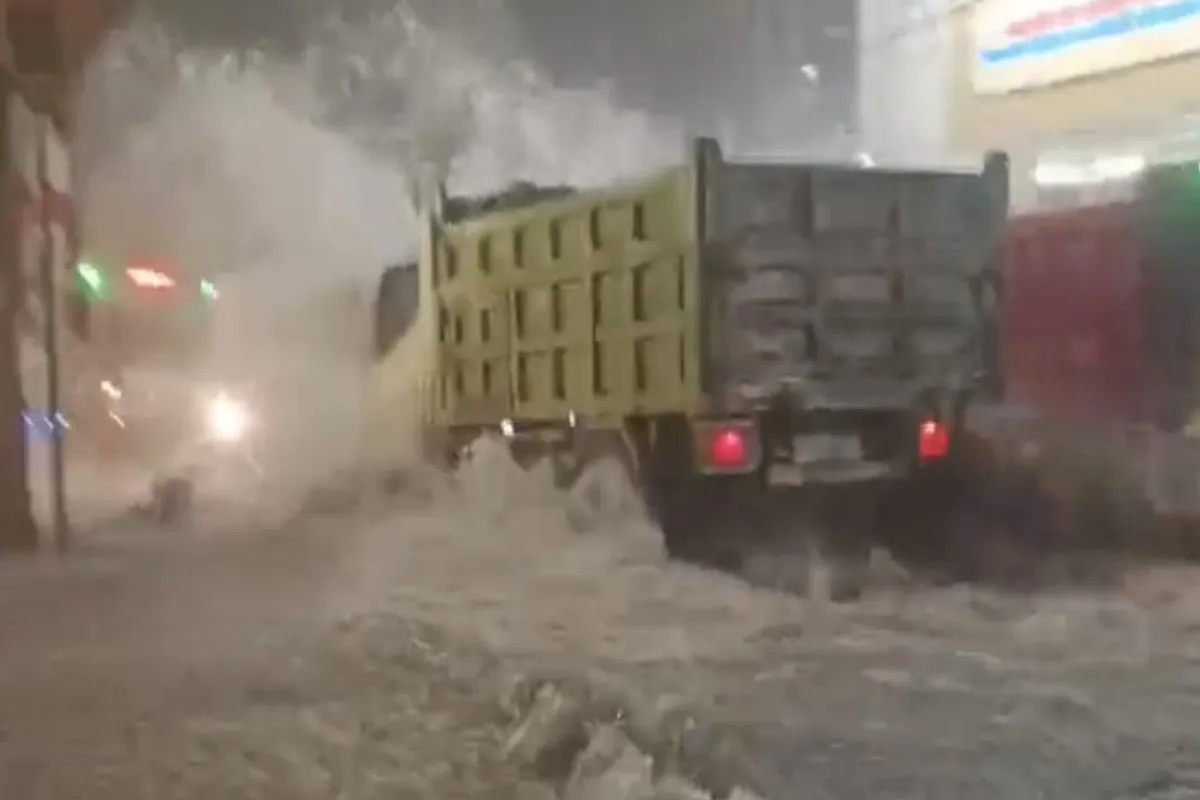 Hujan Deras Sebabkan Banjir di Cepu, Puluhan Rumah Tergenang